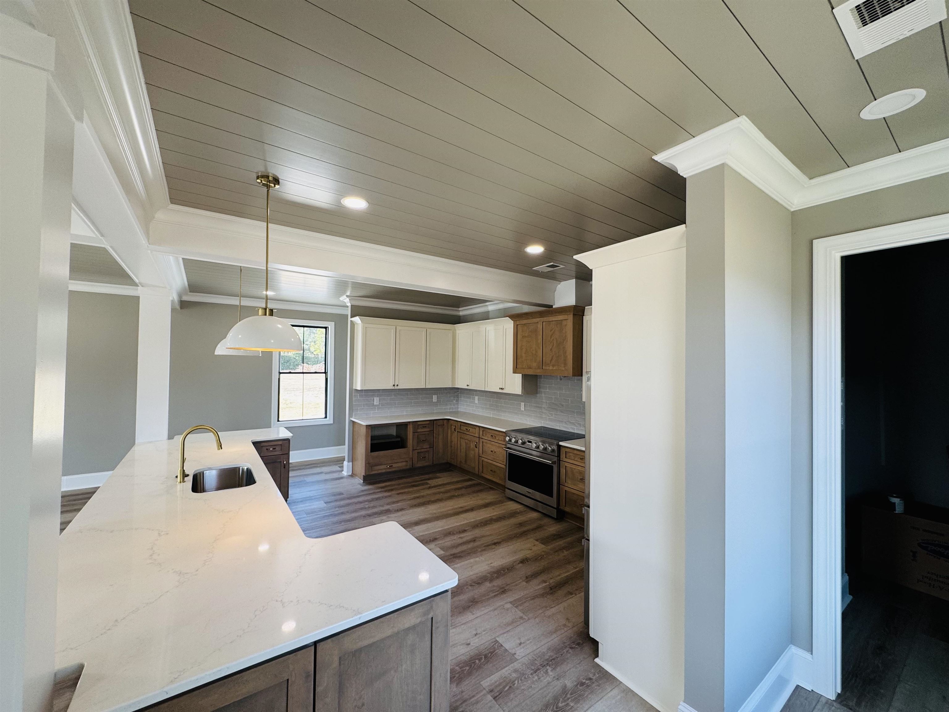 825 Commanders Island Dr.