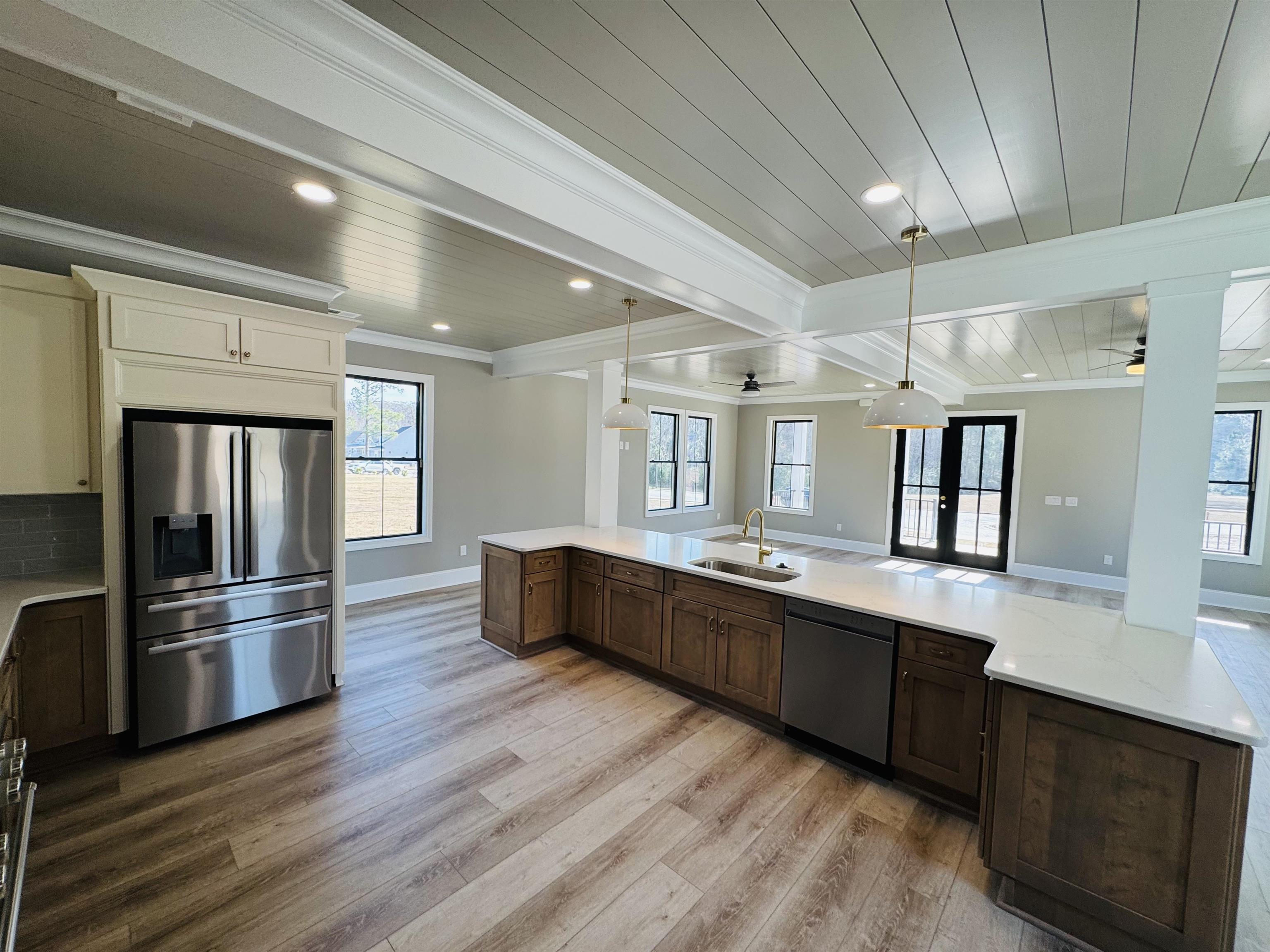 825 Commanders Island Dr.