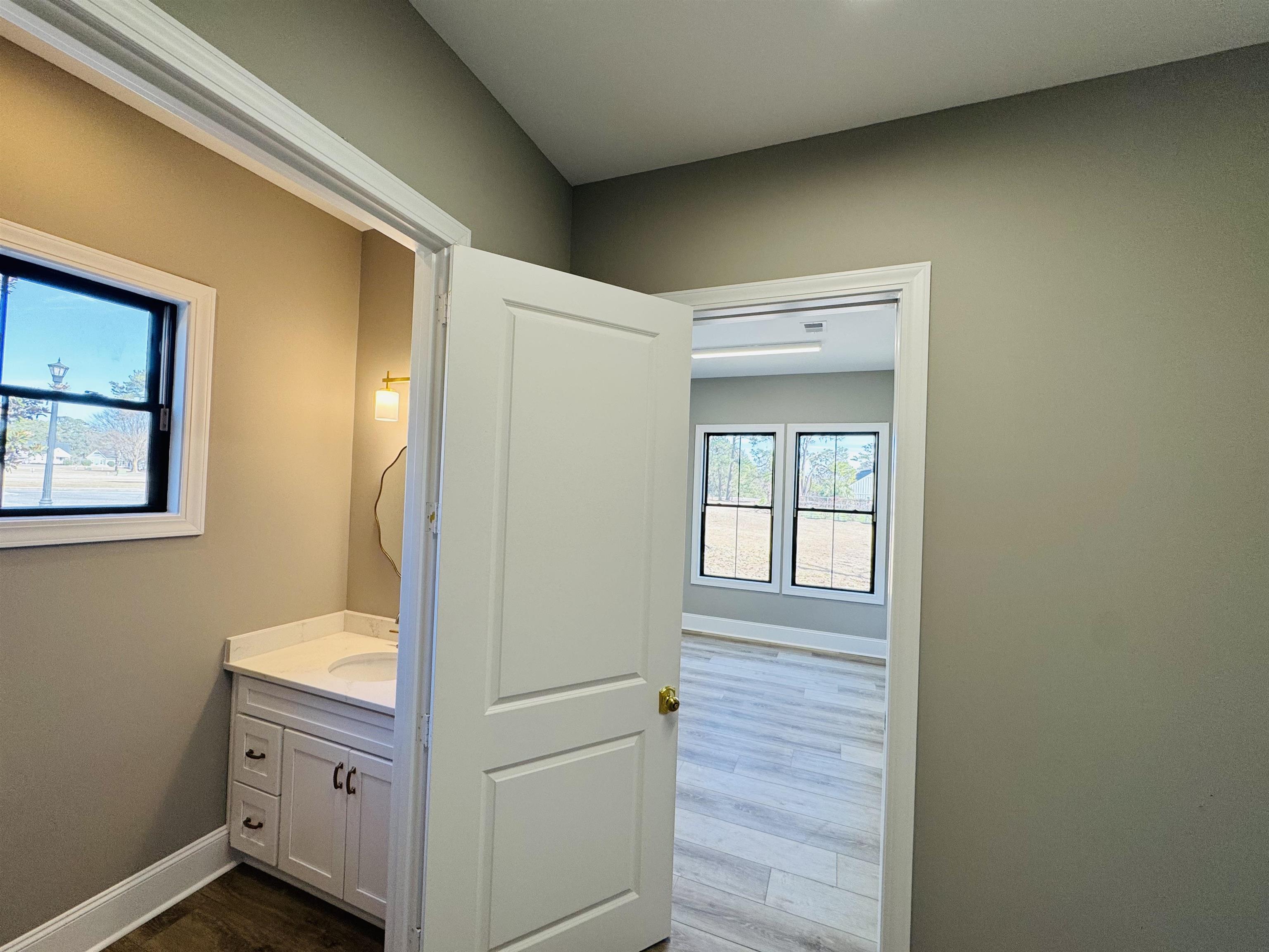 825 Commanders Island Dr.