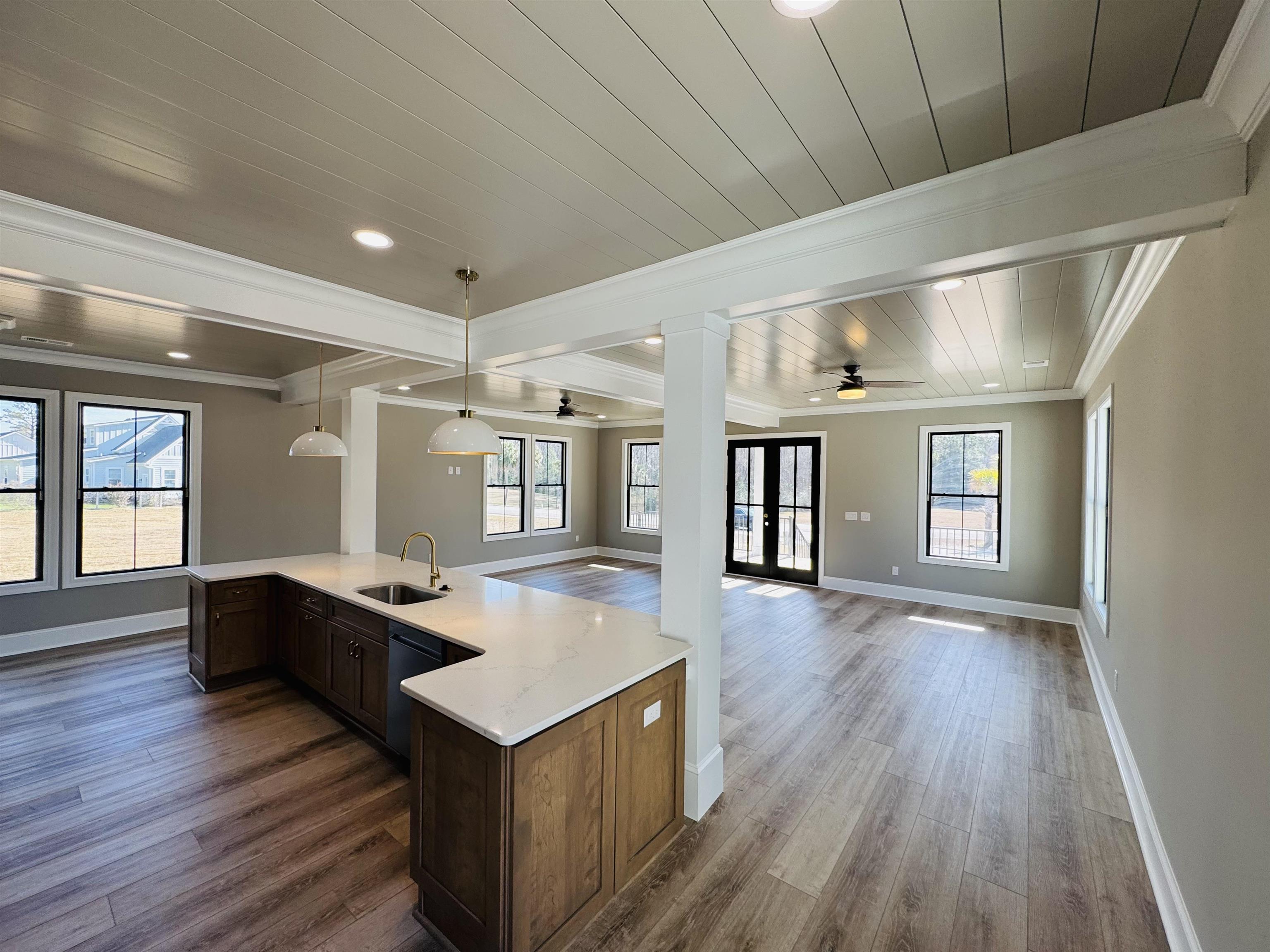 825 Commanders Island Dr.
