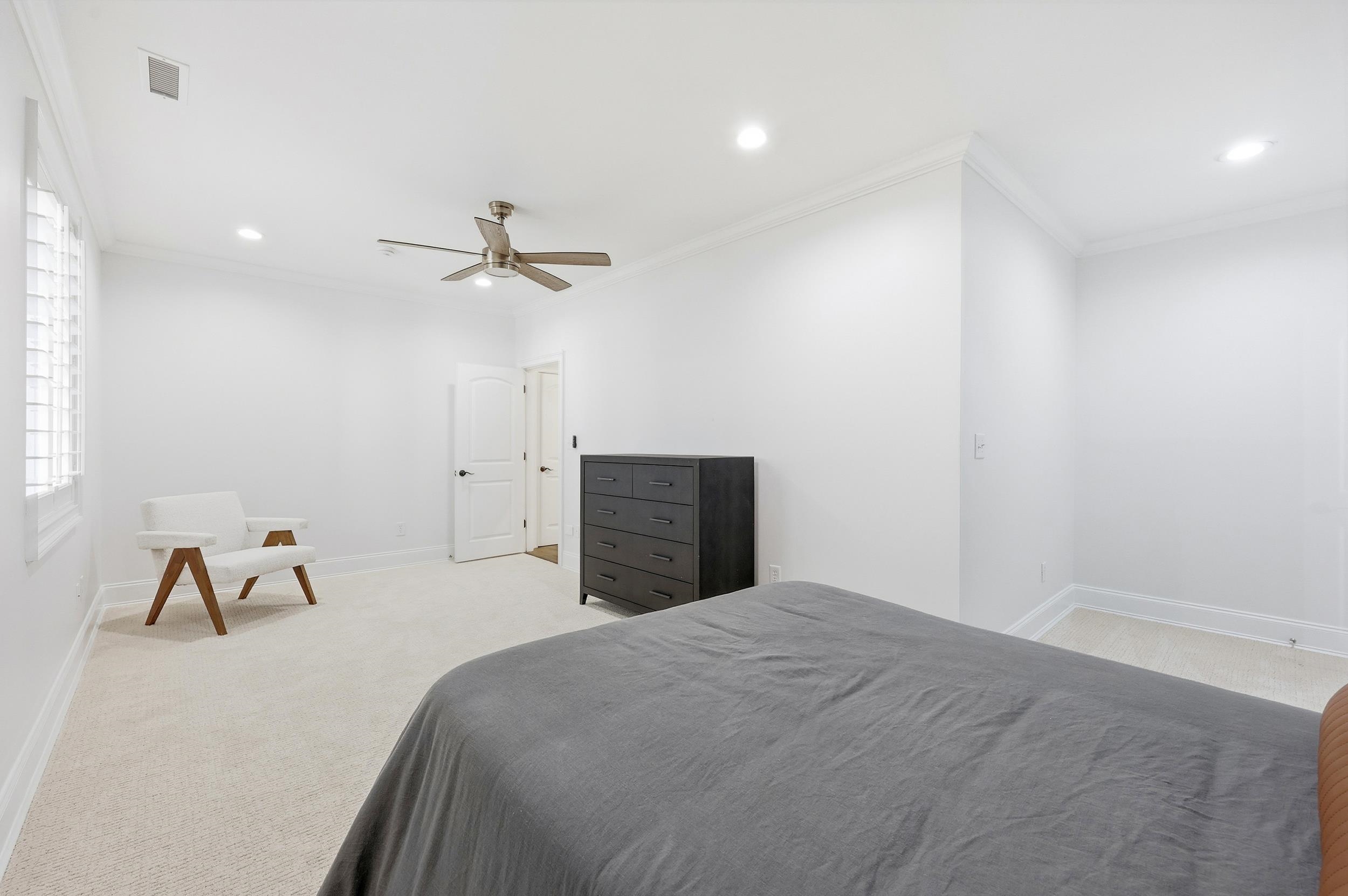 5104 Ocean Blvd. N