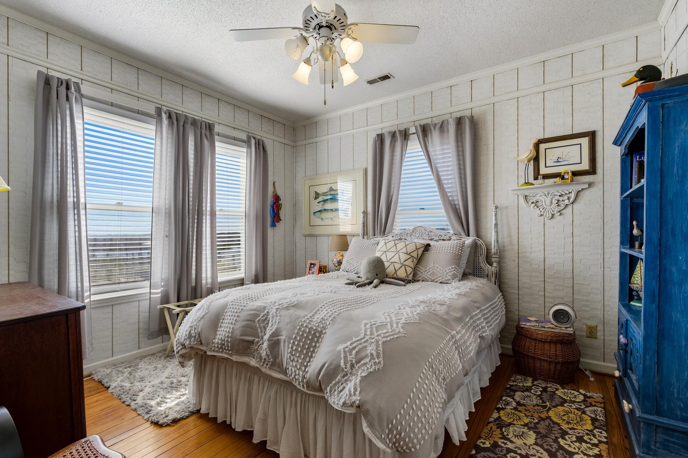 566 Yucca Ave.