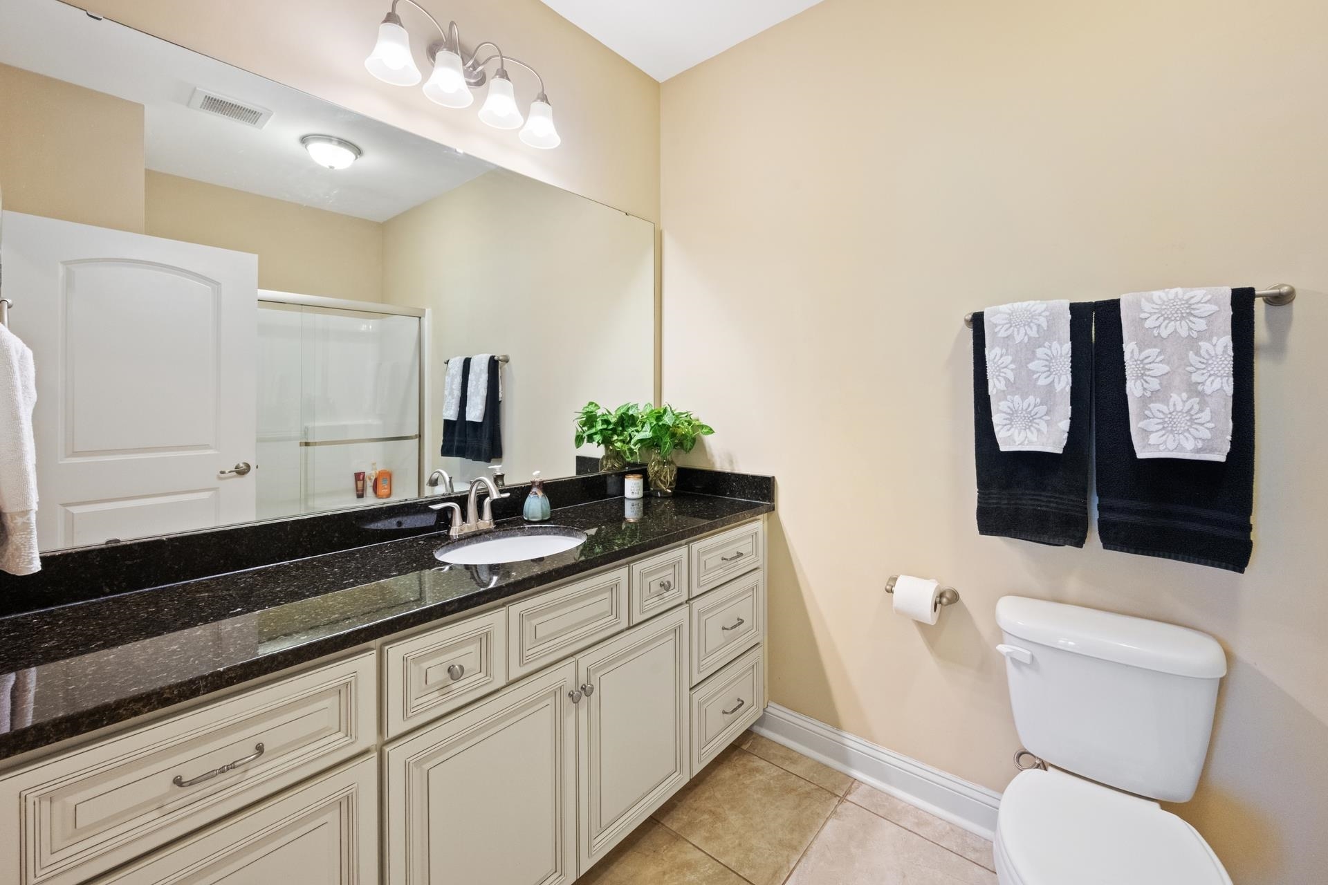 48 Mingo Dr. Unit: 2D