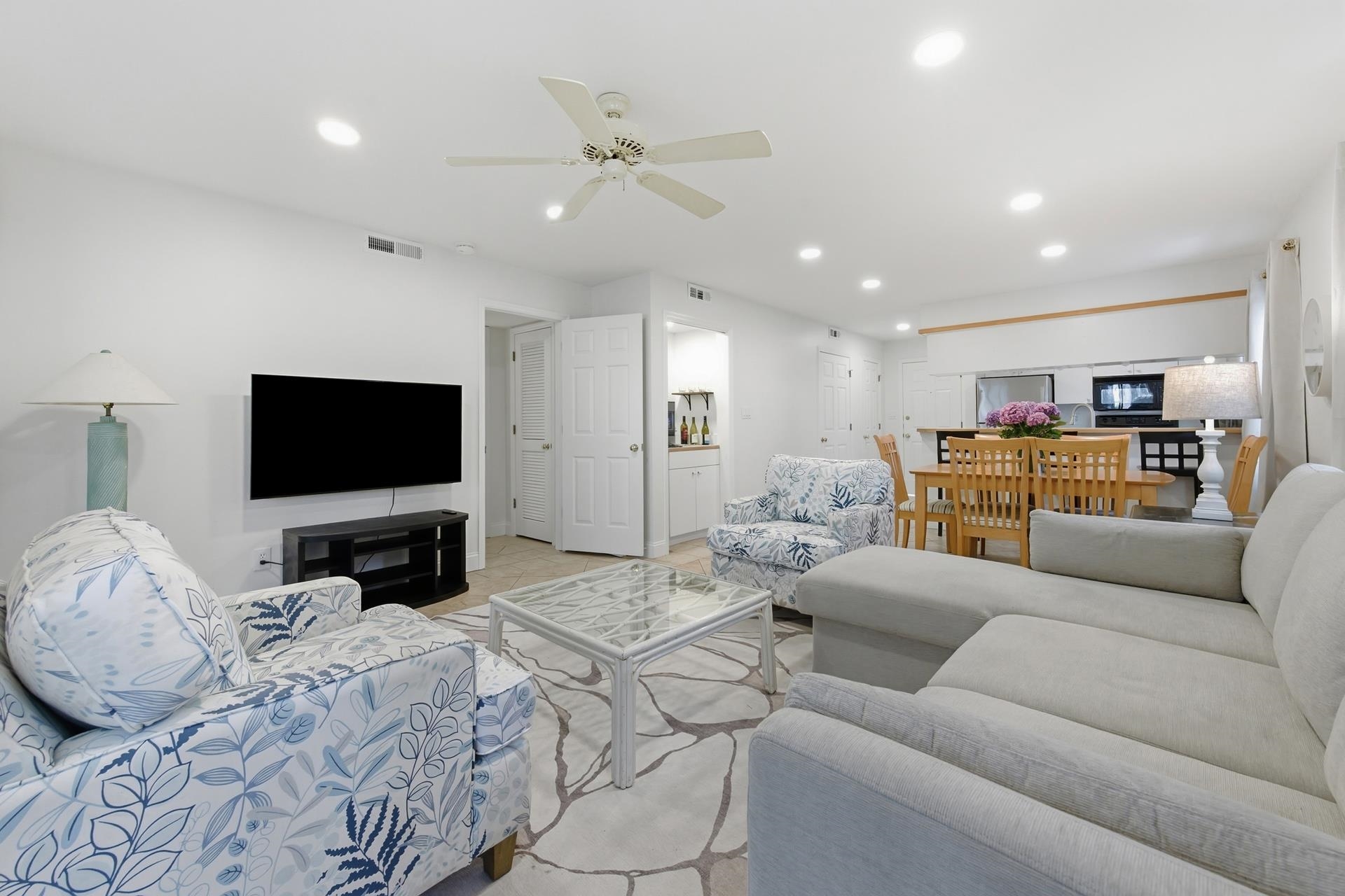 225 Tanglewood Dr. Unit: 1