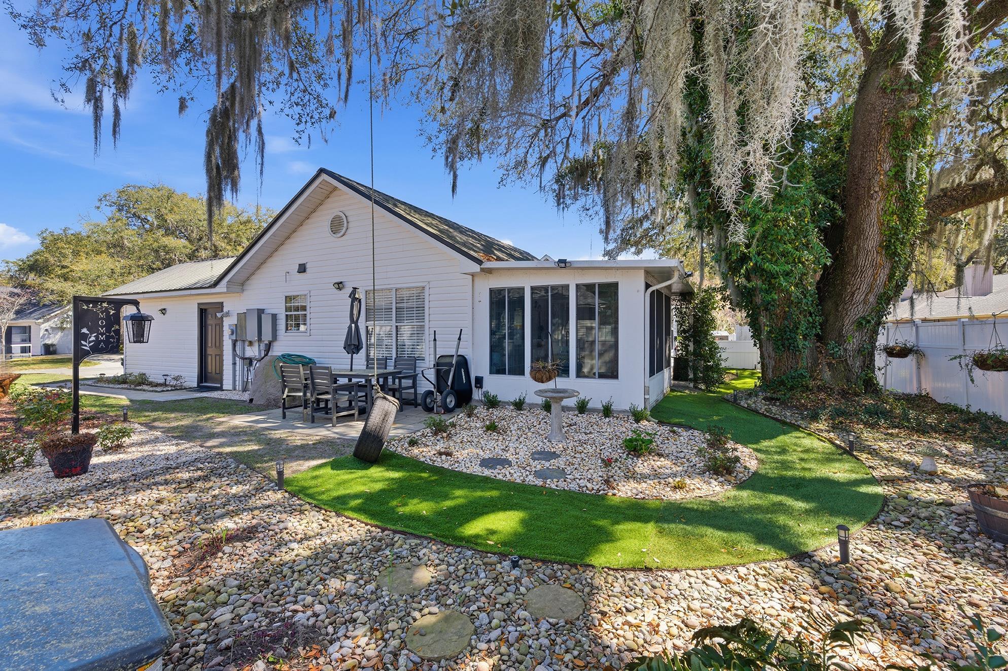43 Daniel Morrall Ln.