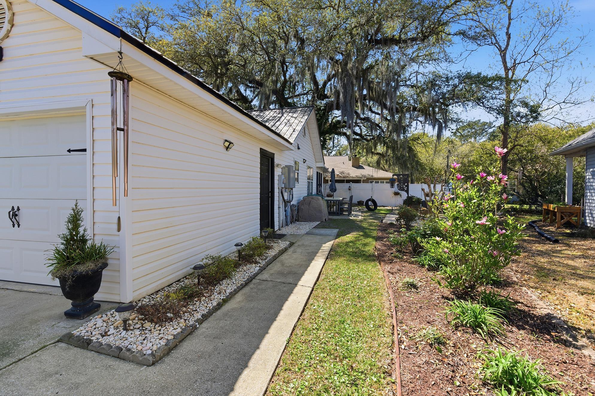 43 Daniel Morrall Ln.