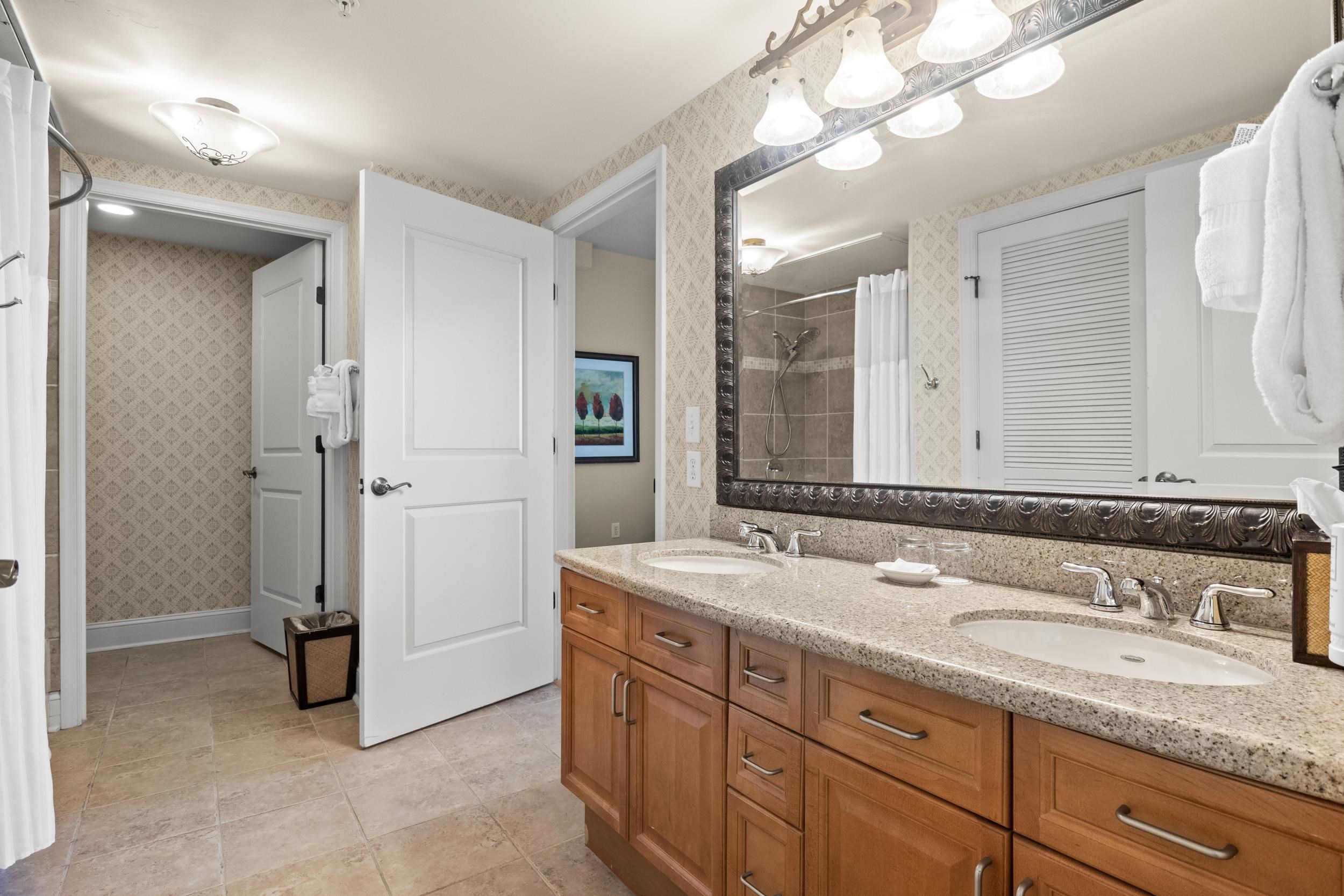 8121 Amalfi Pl. Unit: 7-604