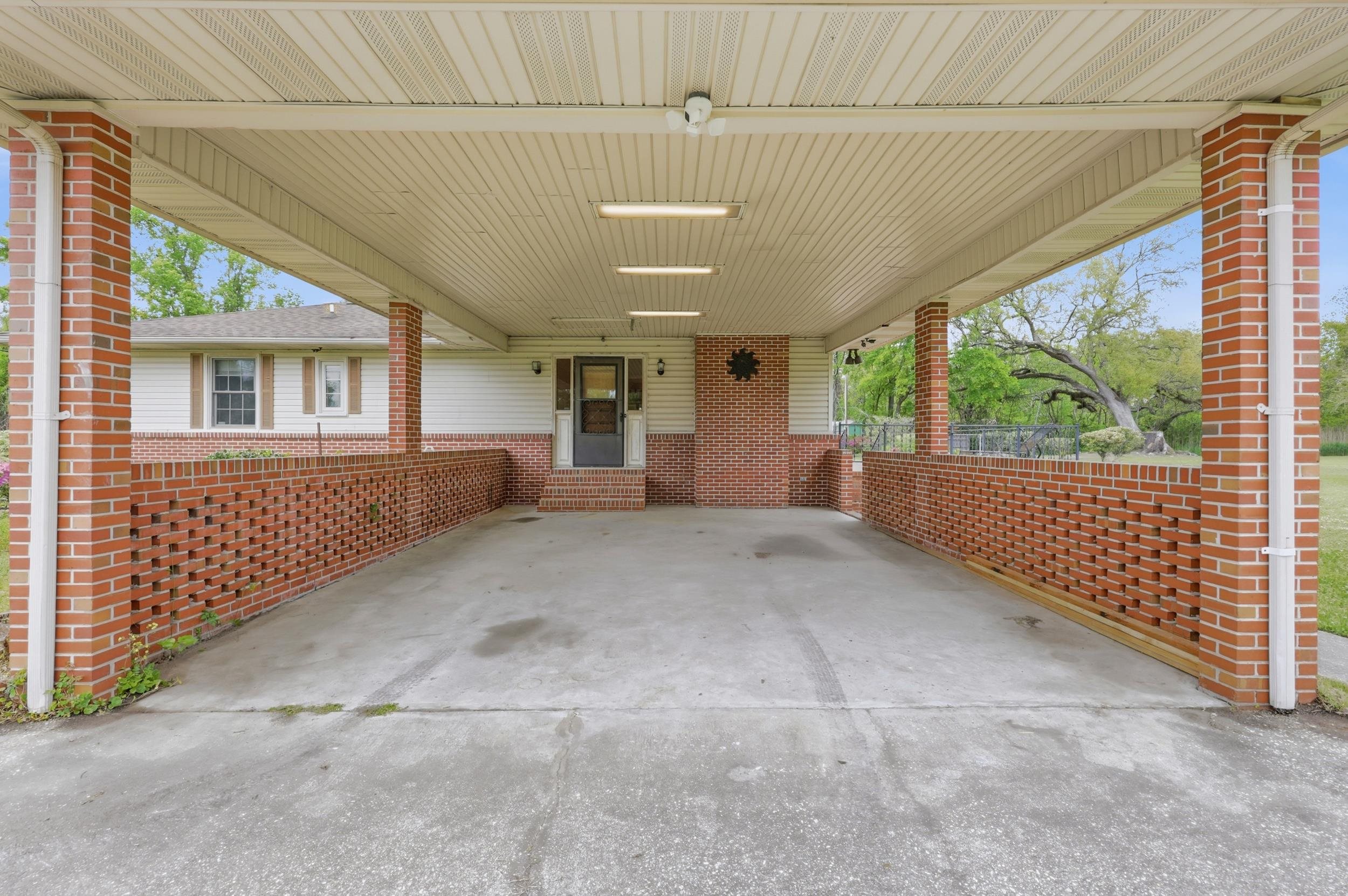 1515 Oak St.