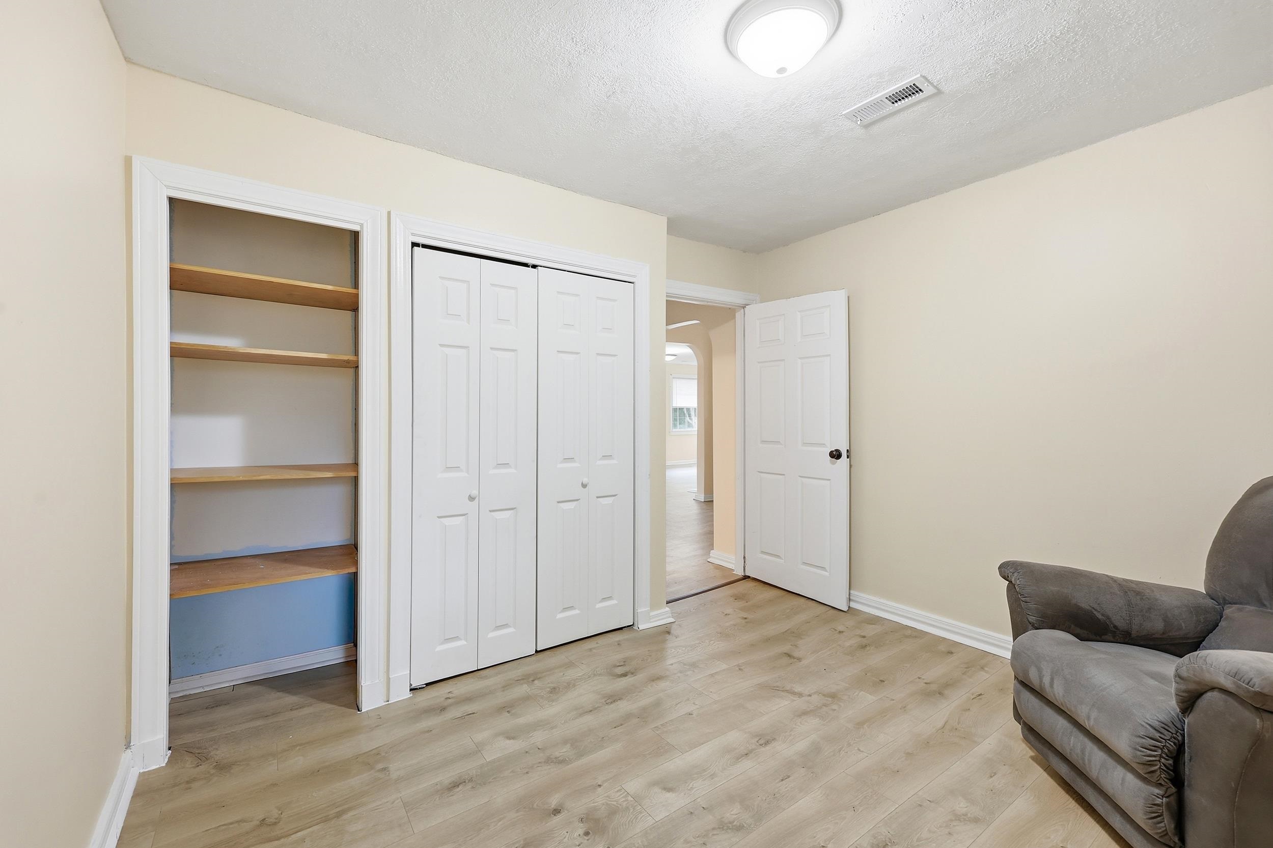 1515 Oak St.