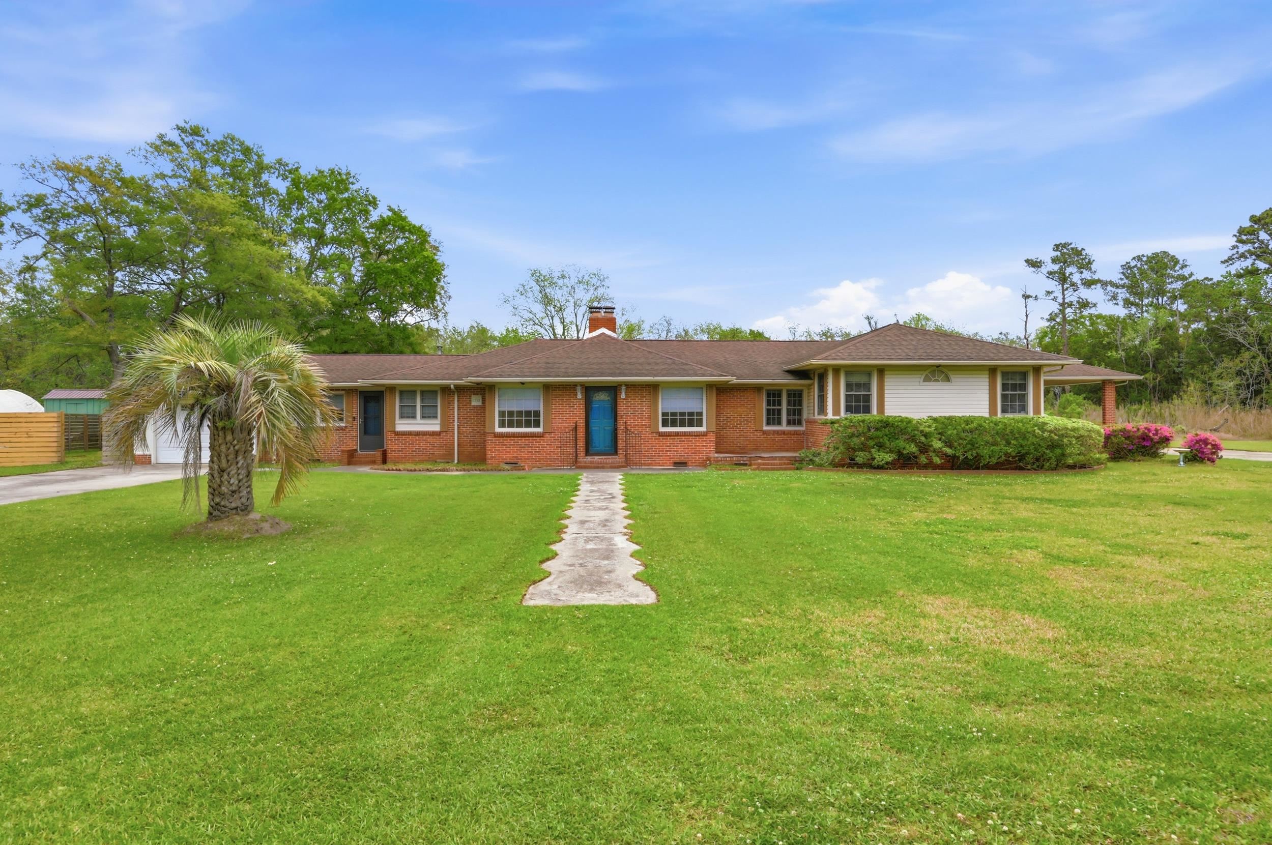 1515 Oak St.
