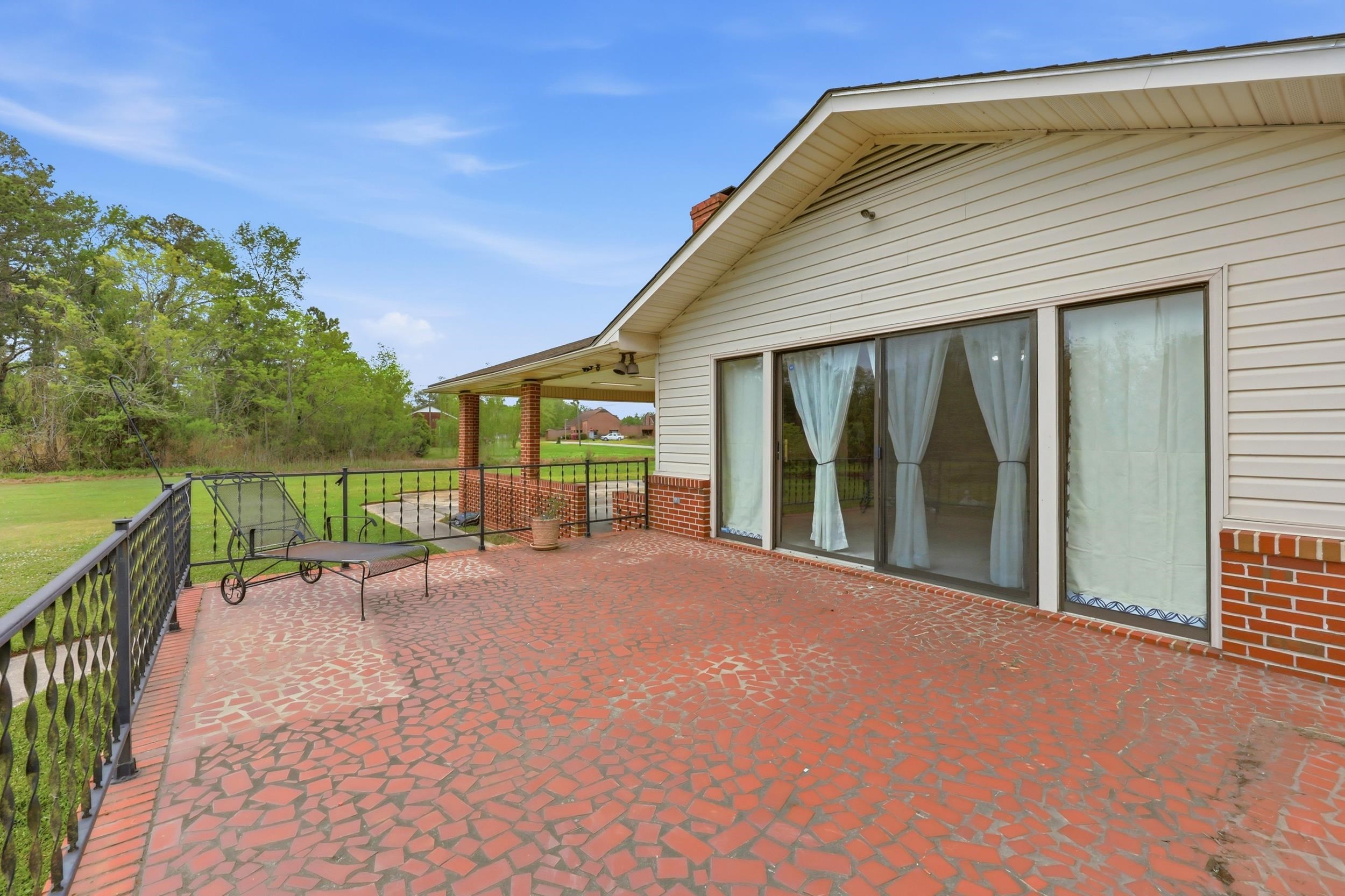 1515 Oak St.