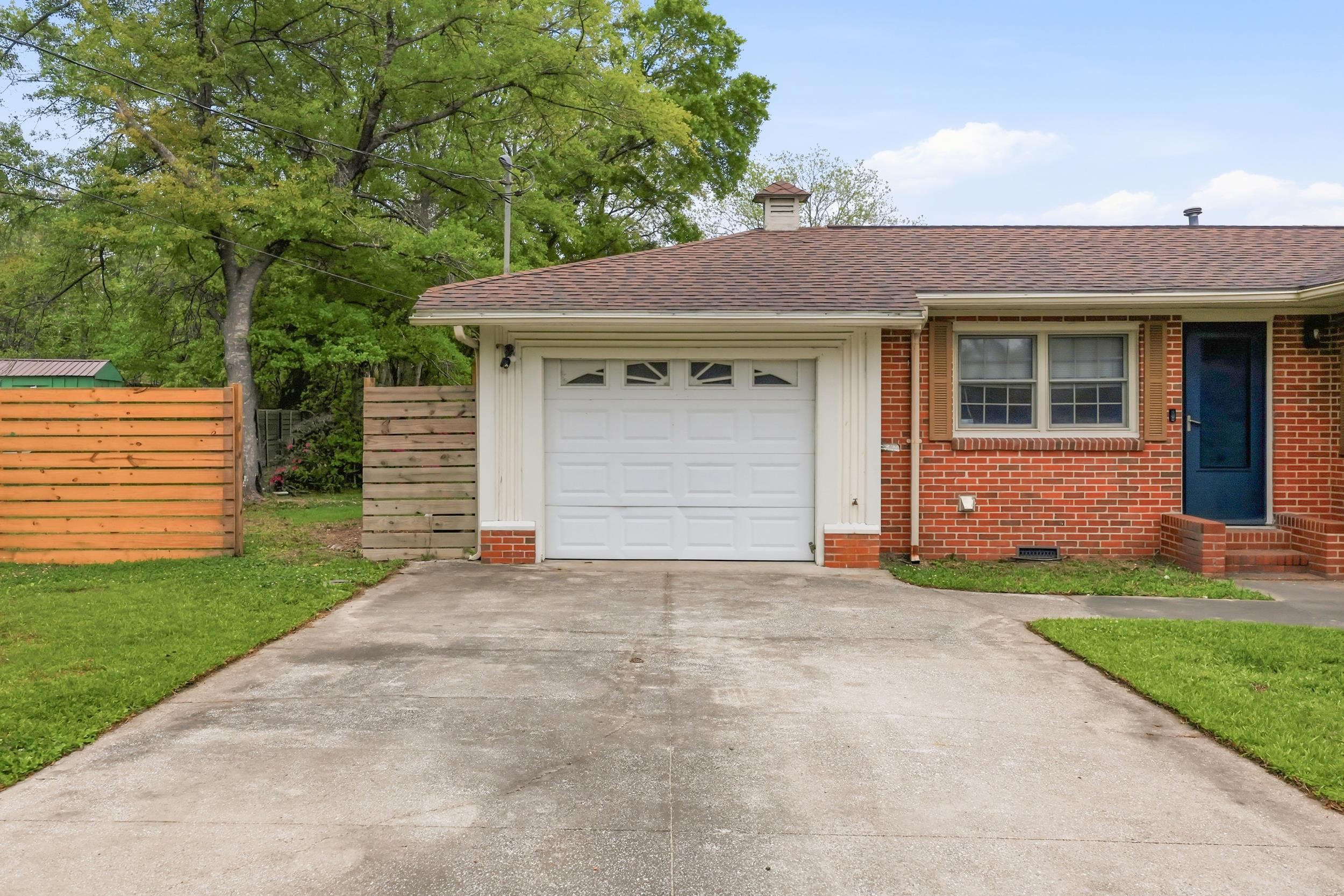 1515 Oak St.