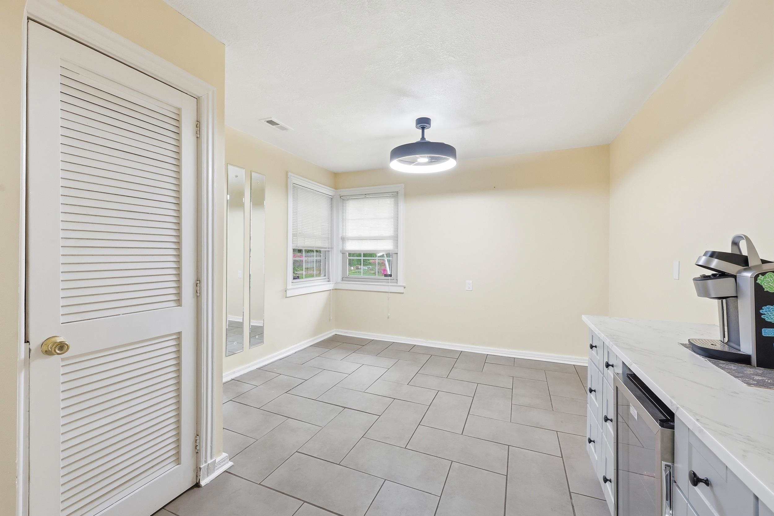 1515 Oak St.
