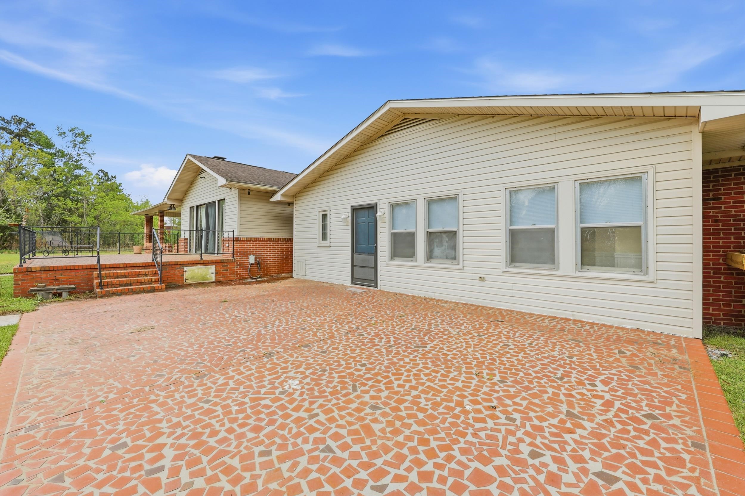 1515 Oak St.
