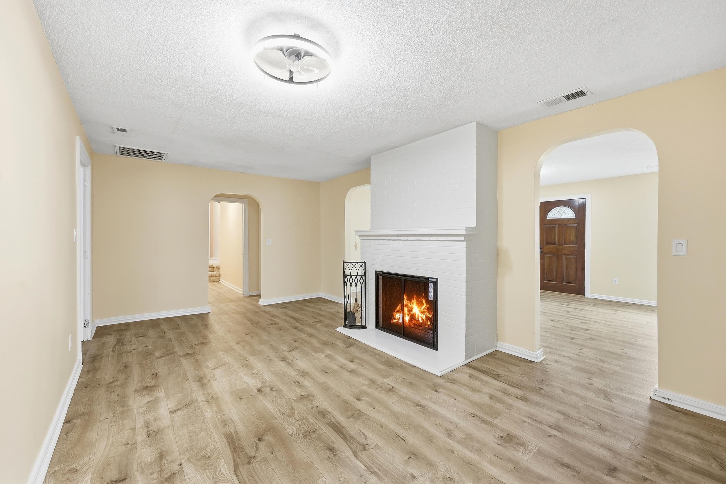 1515 Oak St.