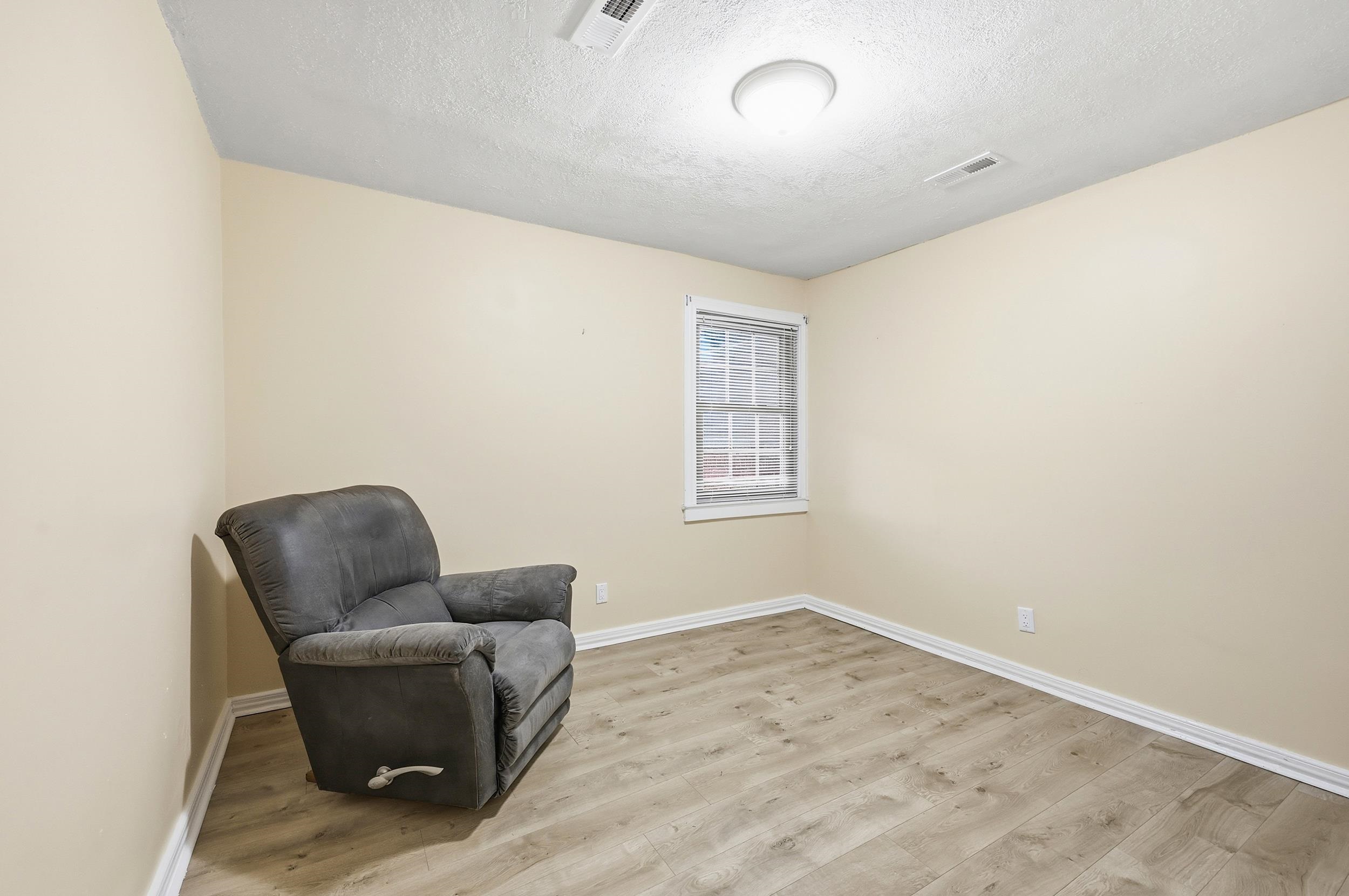 1515 Oak St.