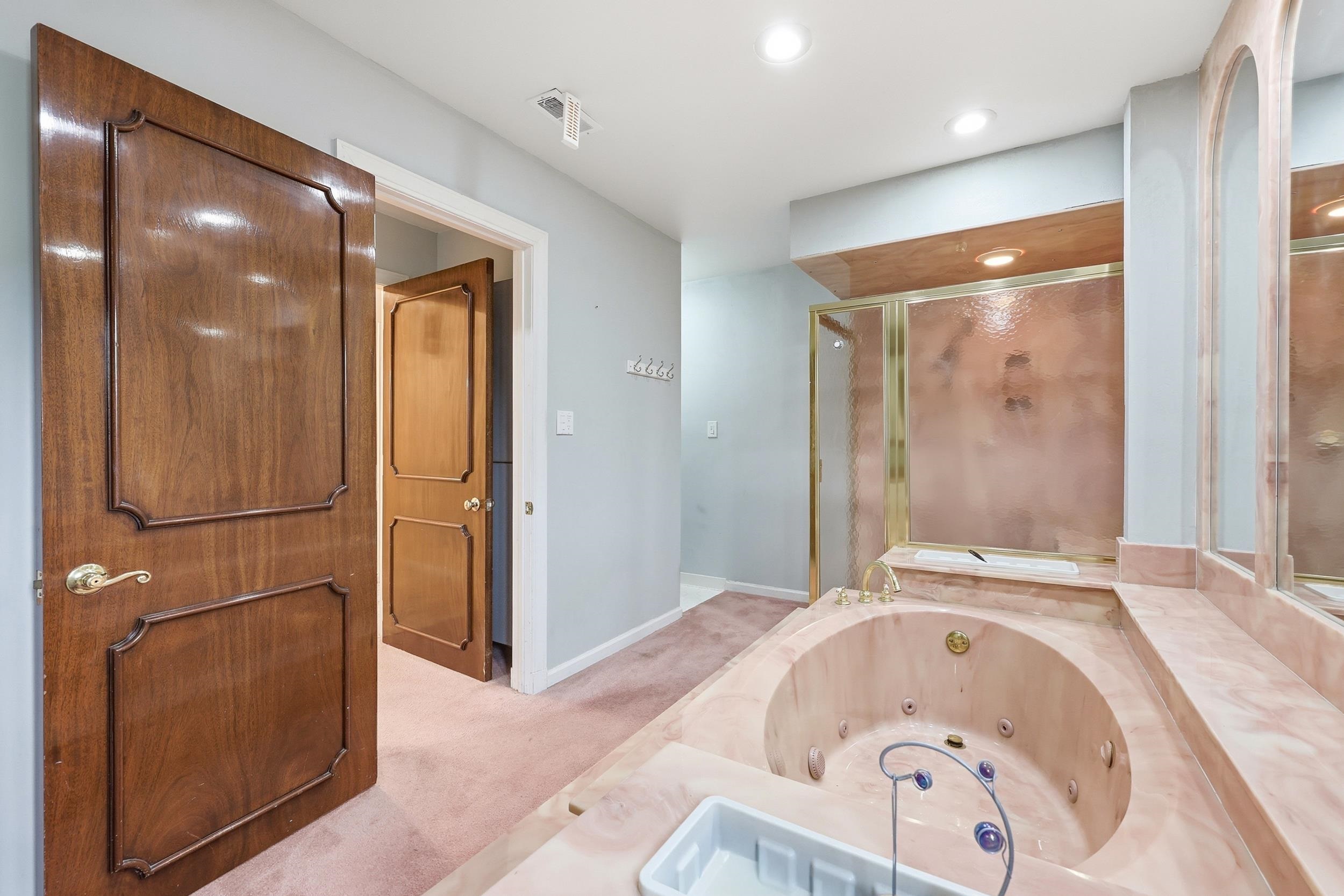 1515 Oak St.