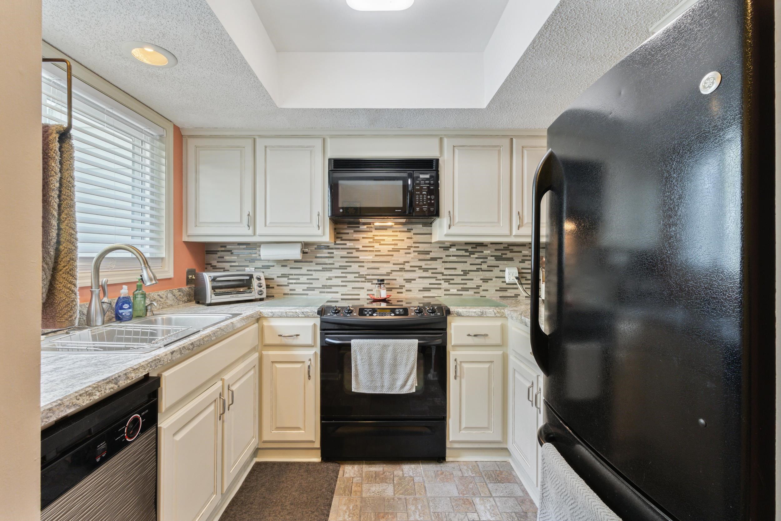 100 Shadow Moss Pl. Unit: 94