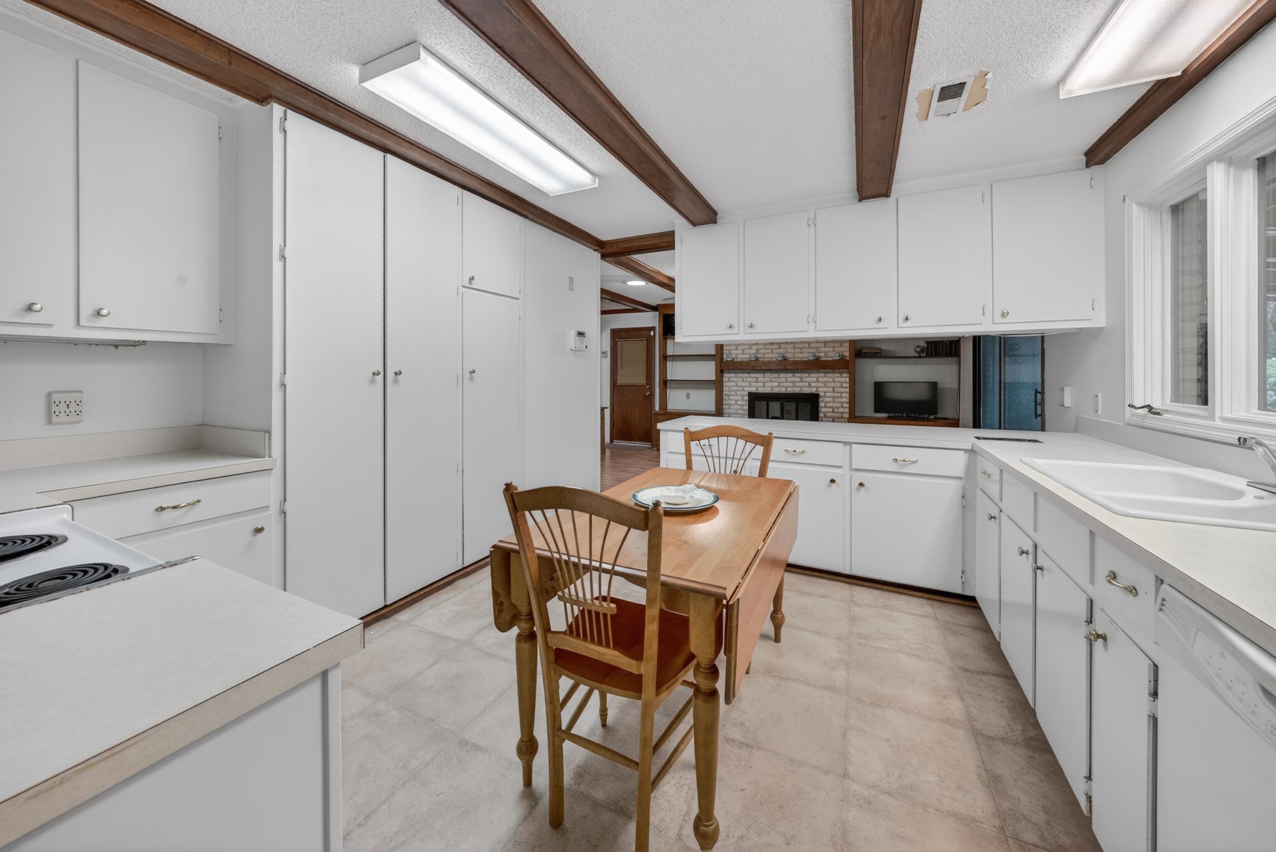 113 Capt Anthony White Ln.