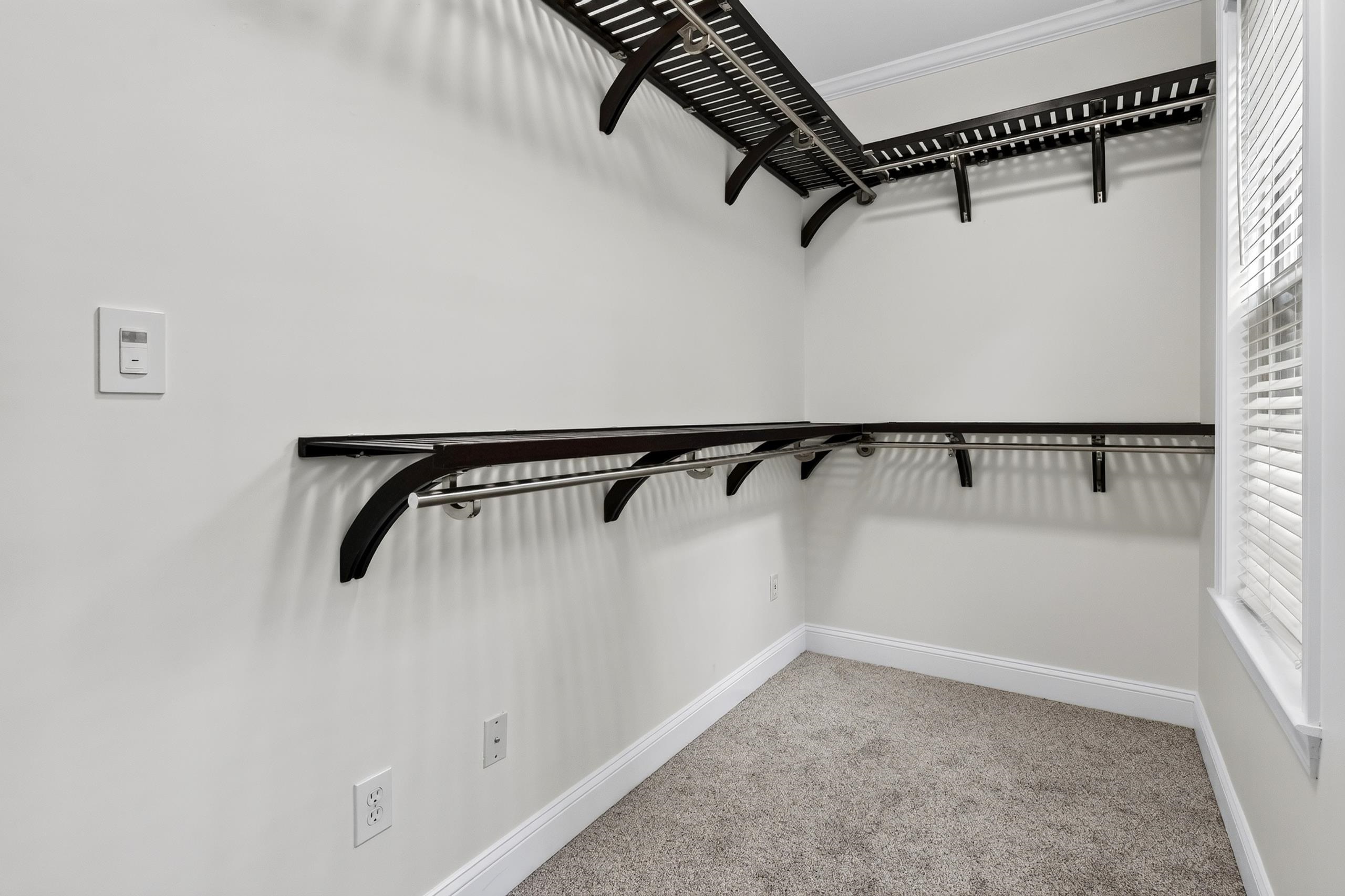 1220 Crooked Oak Dr.