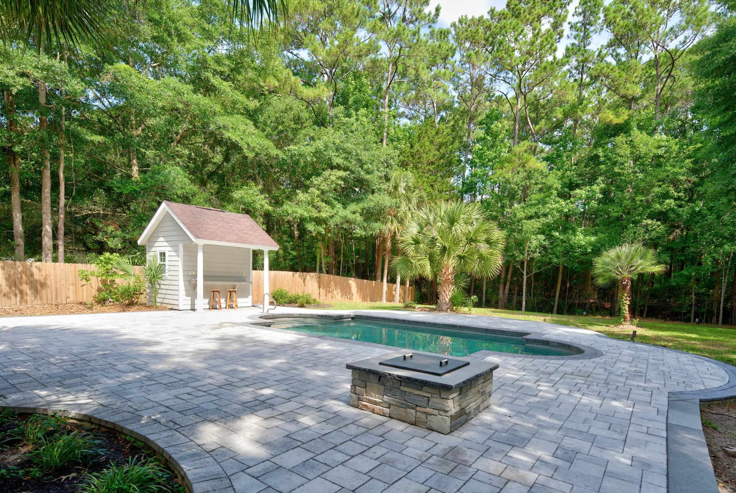 1220 Crooked Oak Dr.