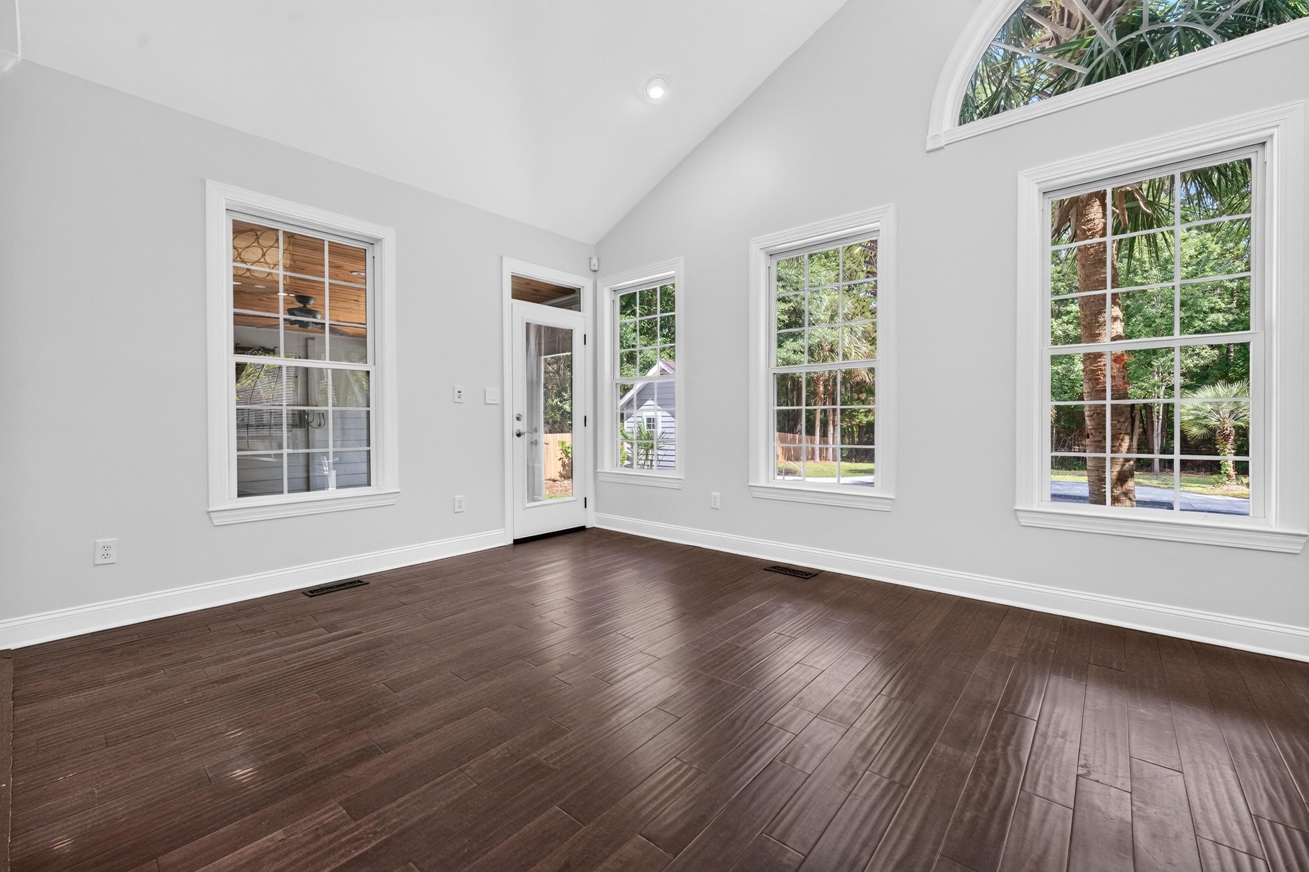1220 Crooked Oak Dr.