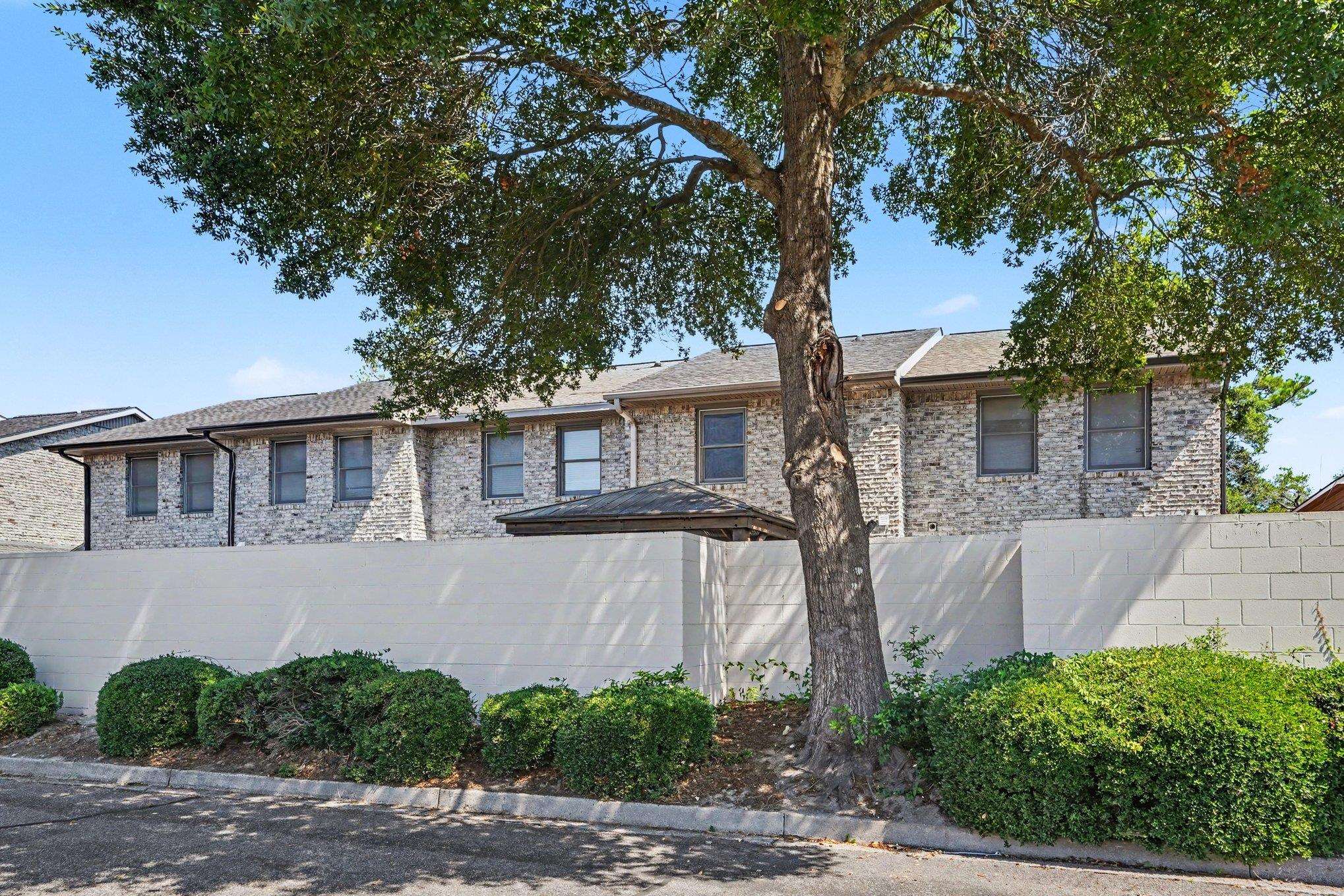 100 Ye Olde Kings Hwy. Unit: F