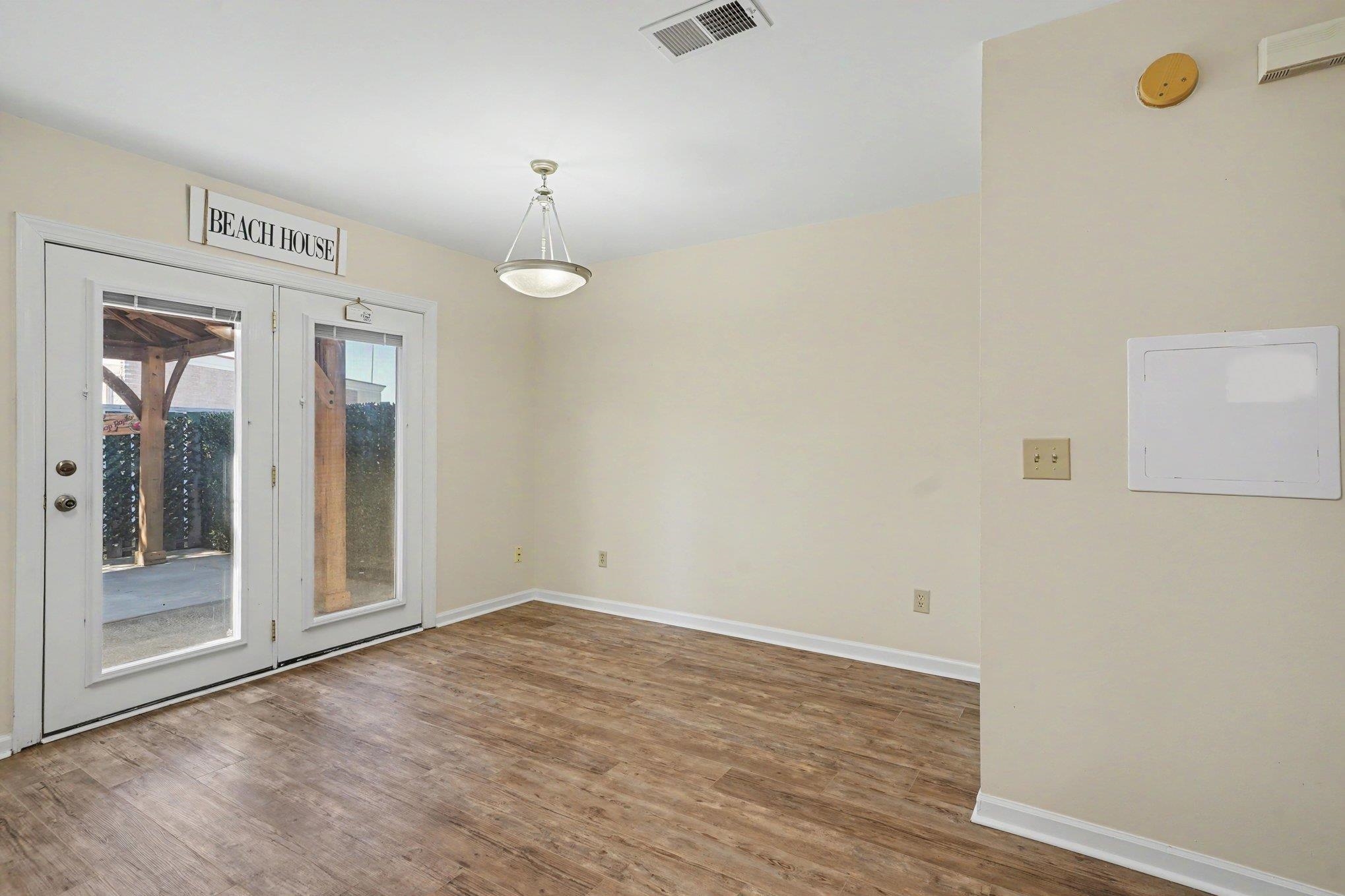 100 Ye Olde Kings Hwy. Unit: F