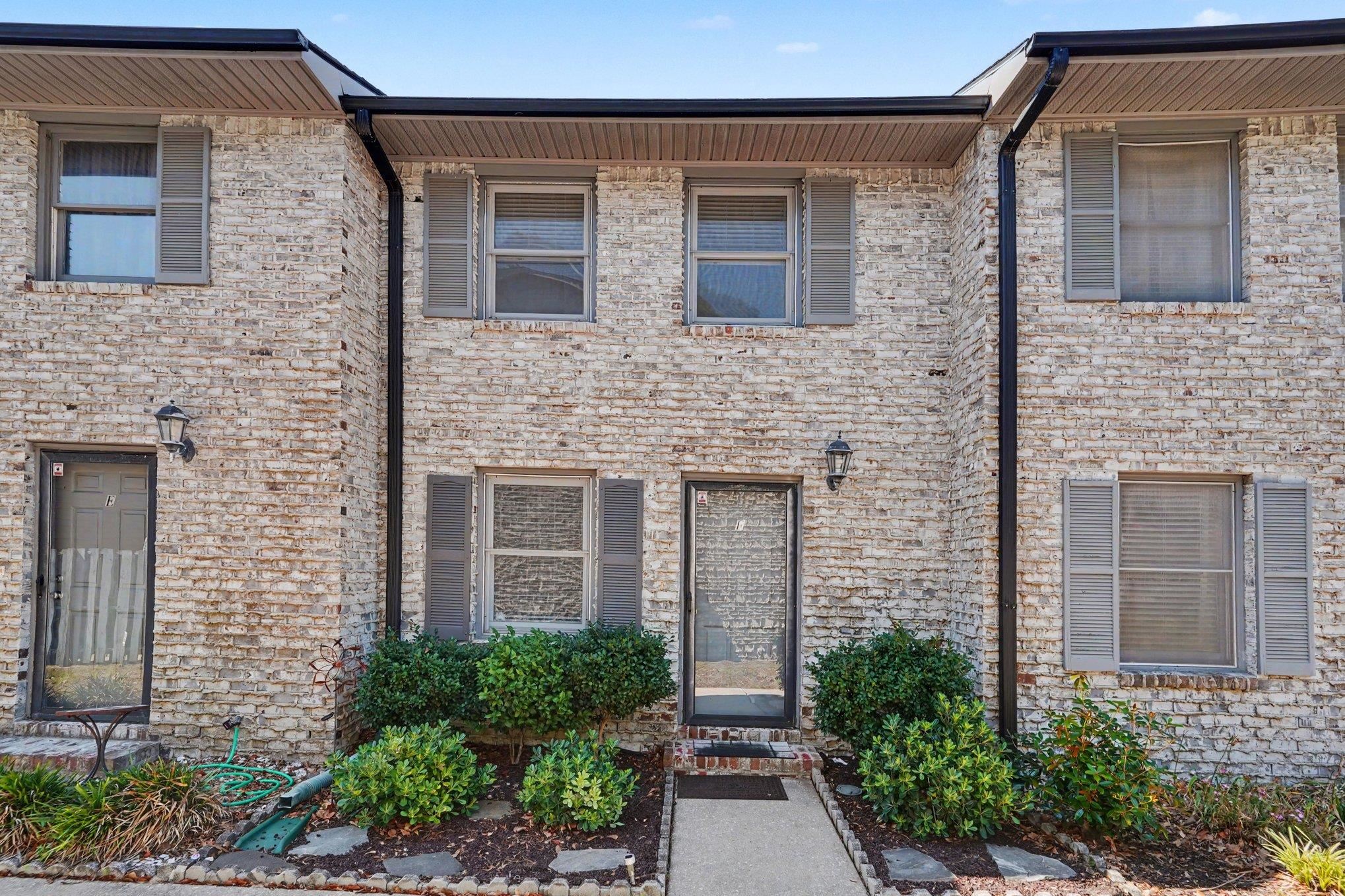 100 Ye Olde Kings Hwy. Unit: F