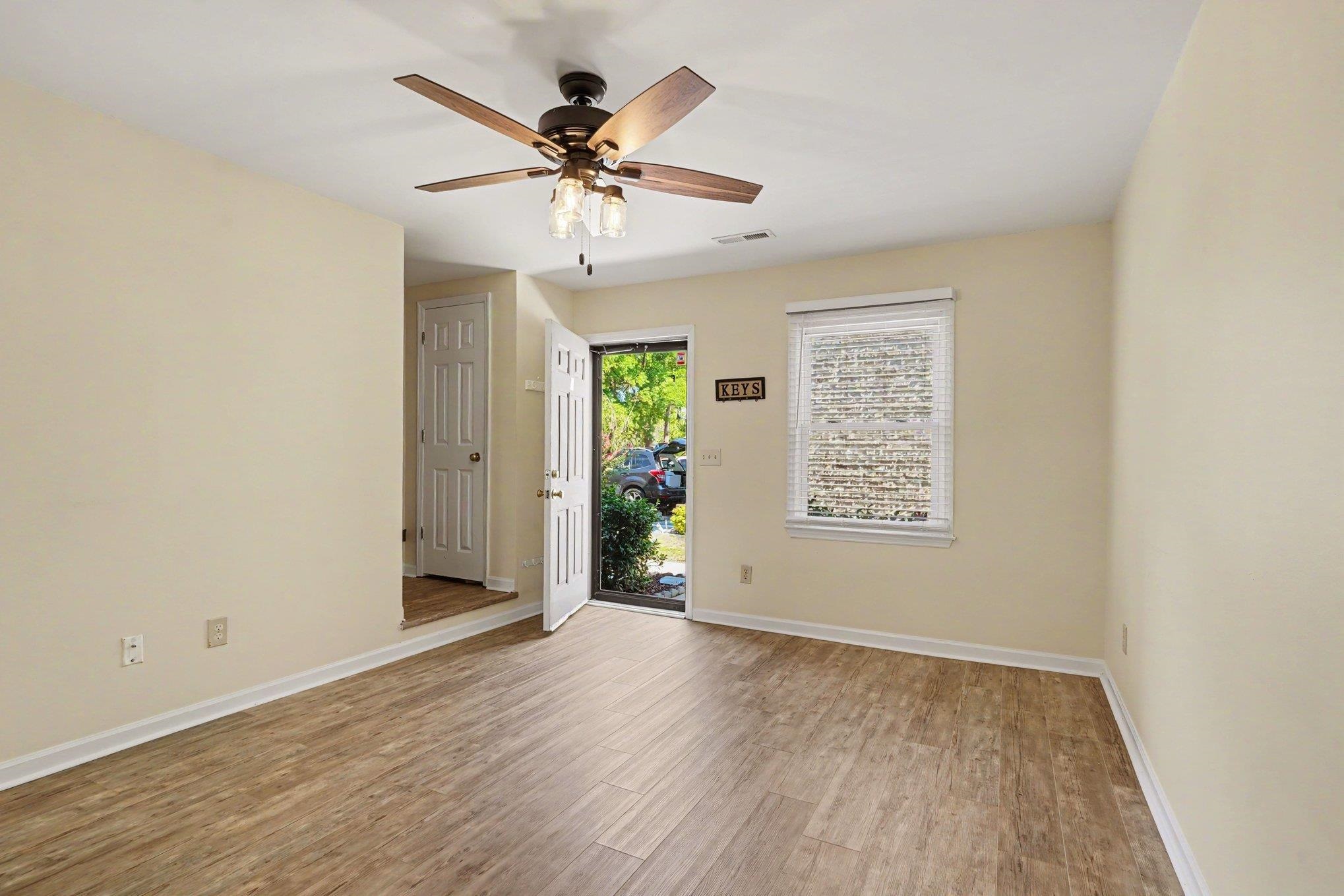 100 Ye Olde Kings Hwy. Unit: F