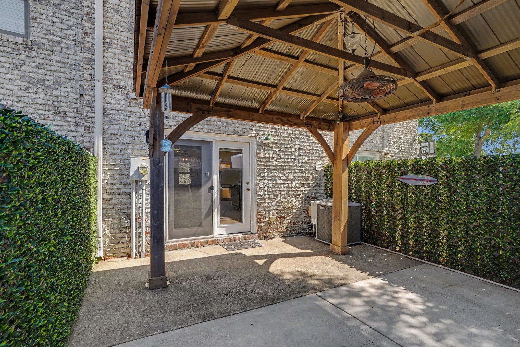 100 Ye Olde Kings Hwy. Unit: F