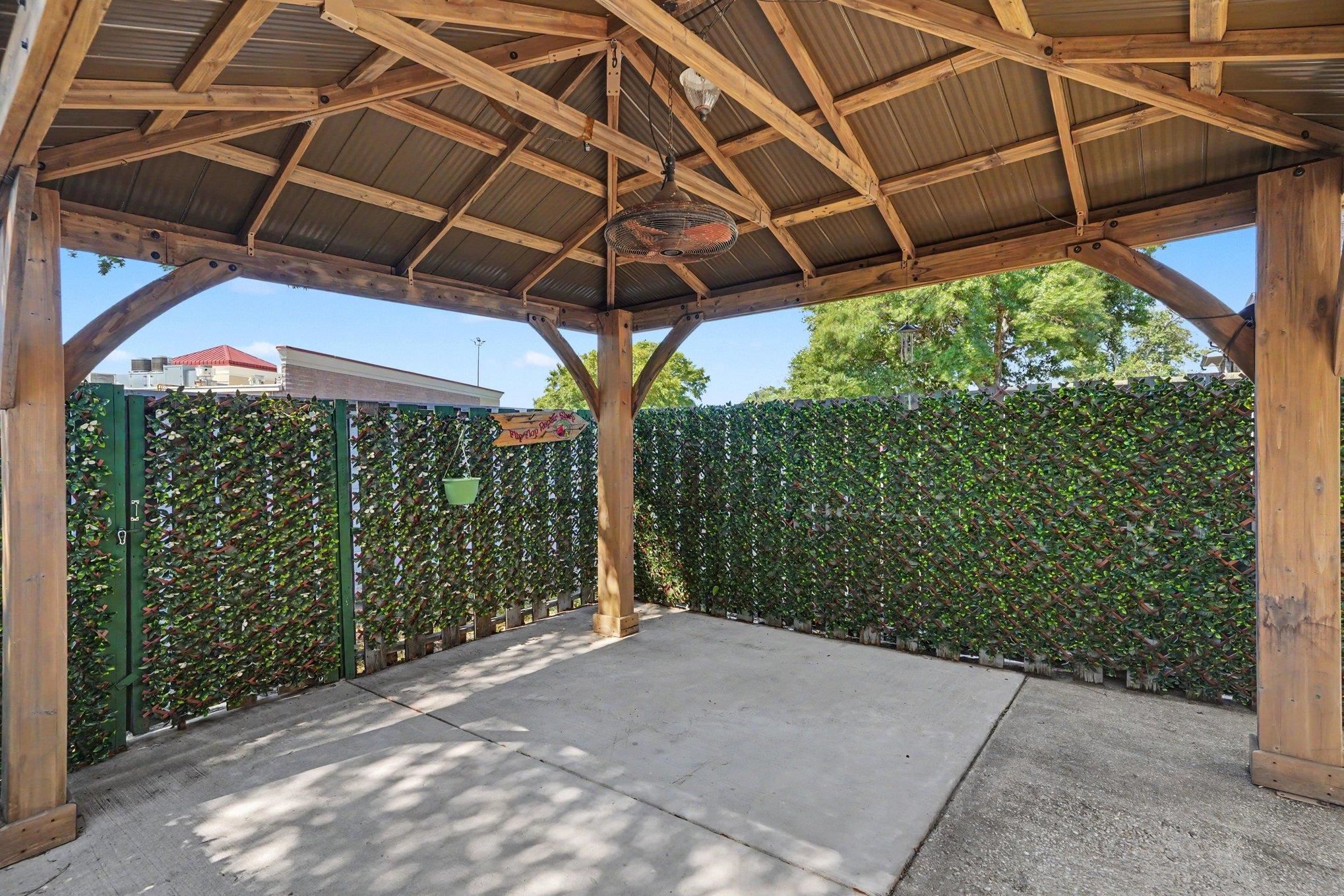 100 Ye Olde Kings Hwy. Unit: F