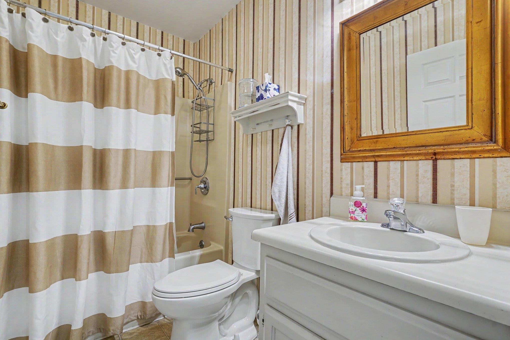 100 Ye Olde Kings Hwy. Unit: F