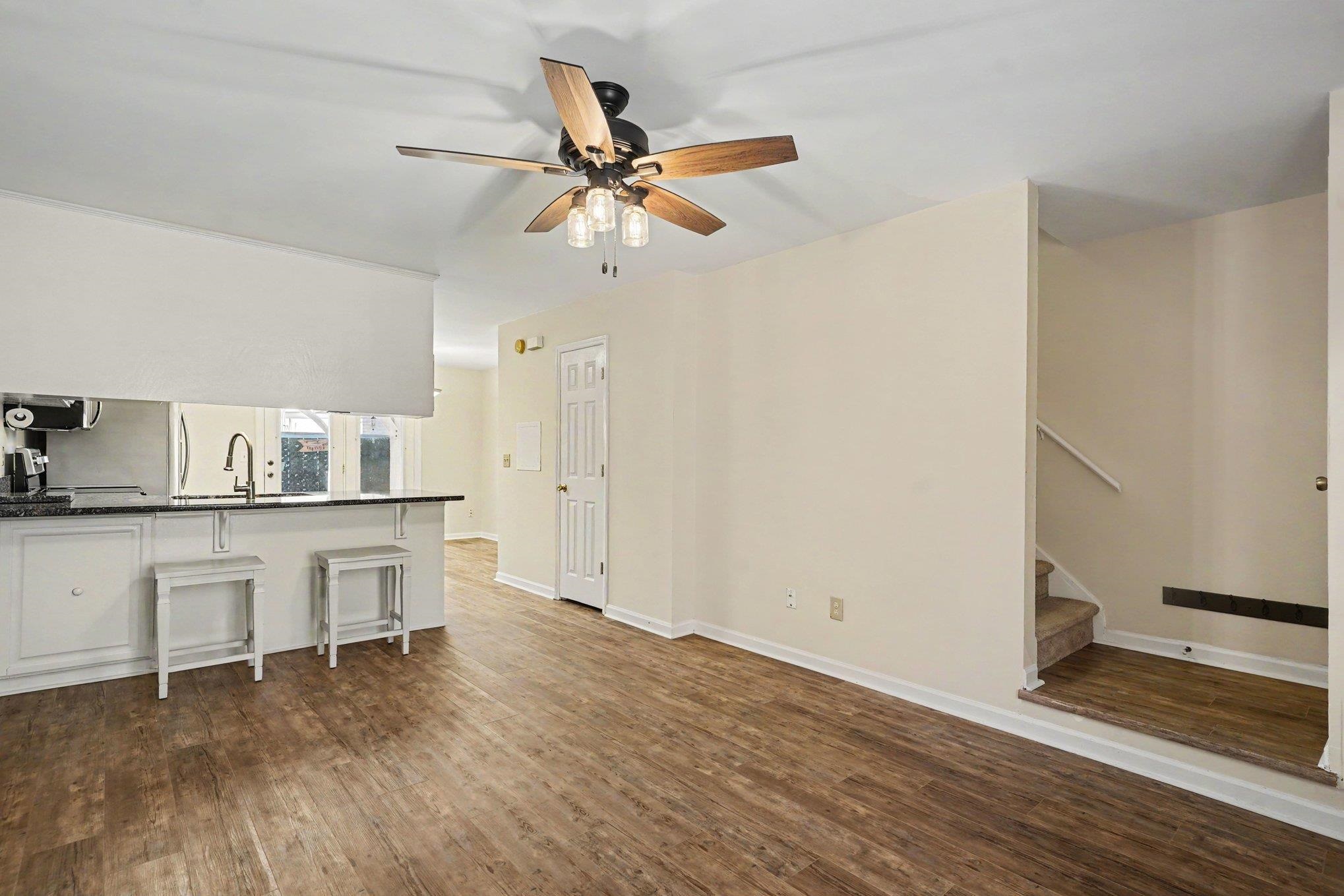 100 Ye Olde Kings Hwy. Unit: F