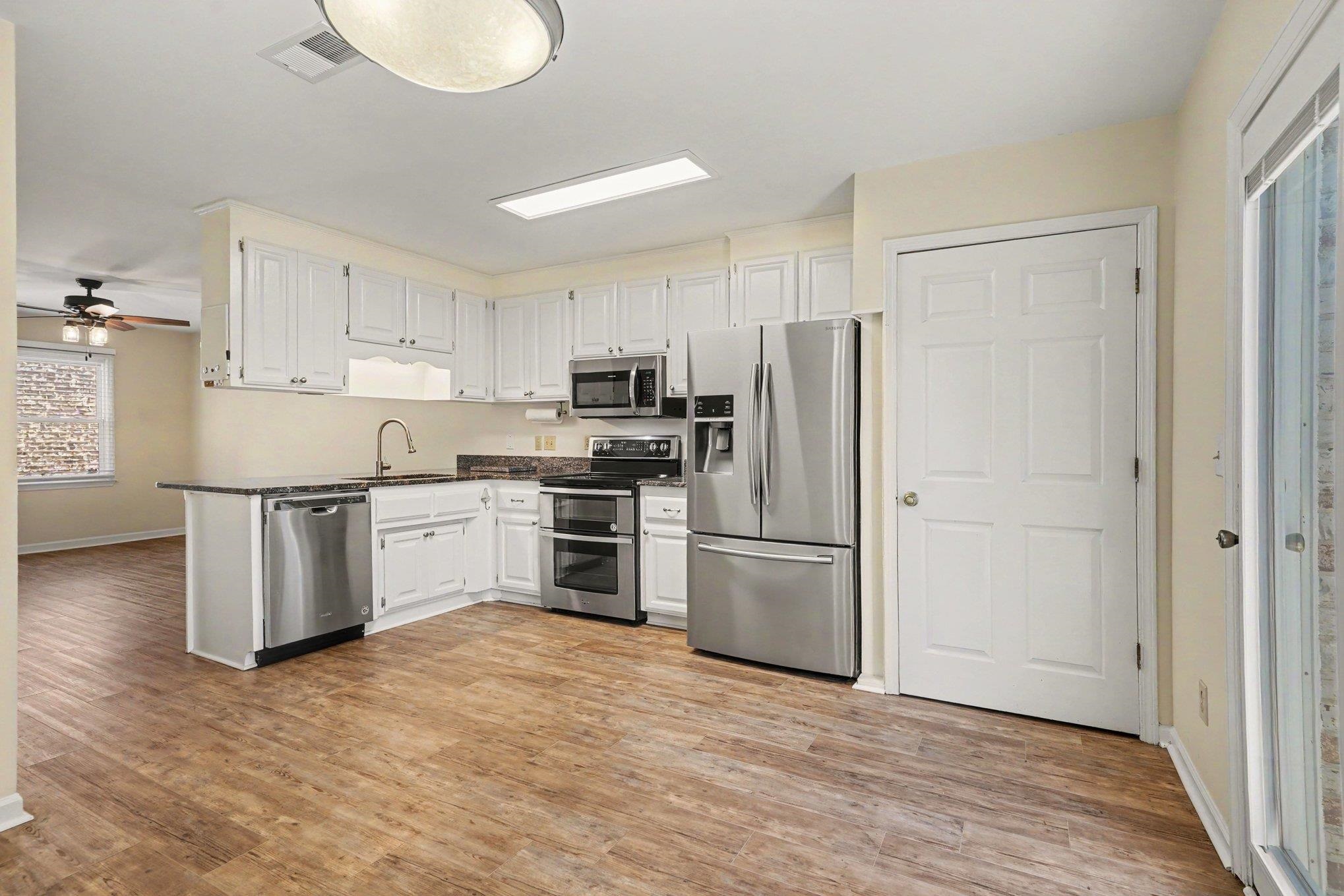 100 Ye Olde Kings Hwy. Unit: F