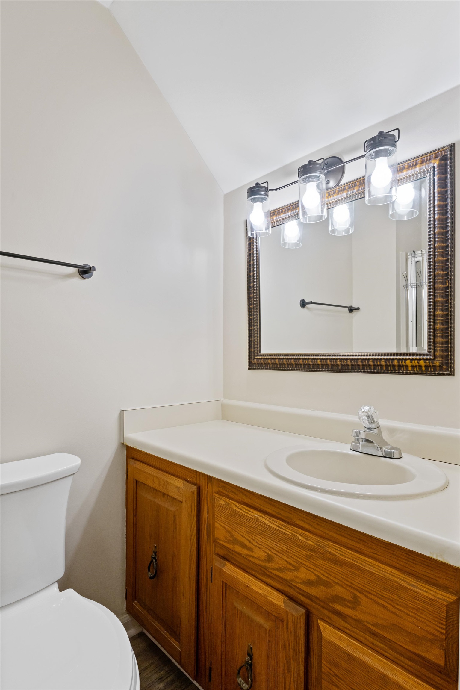 100 Ye Olde Kings Hwy. Unit: F