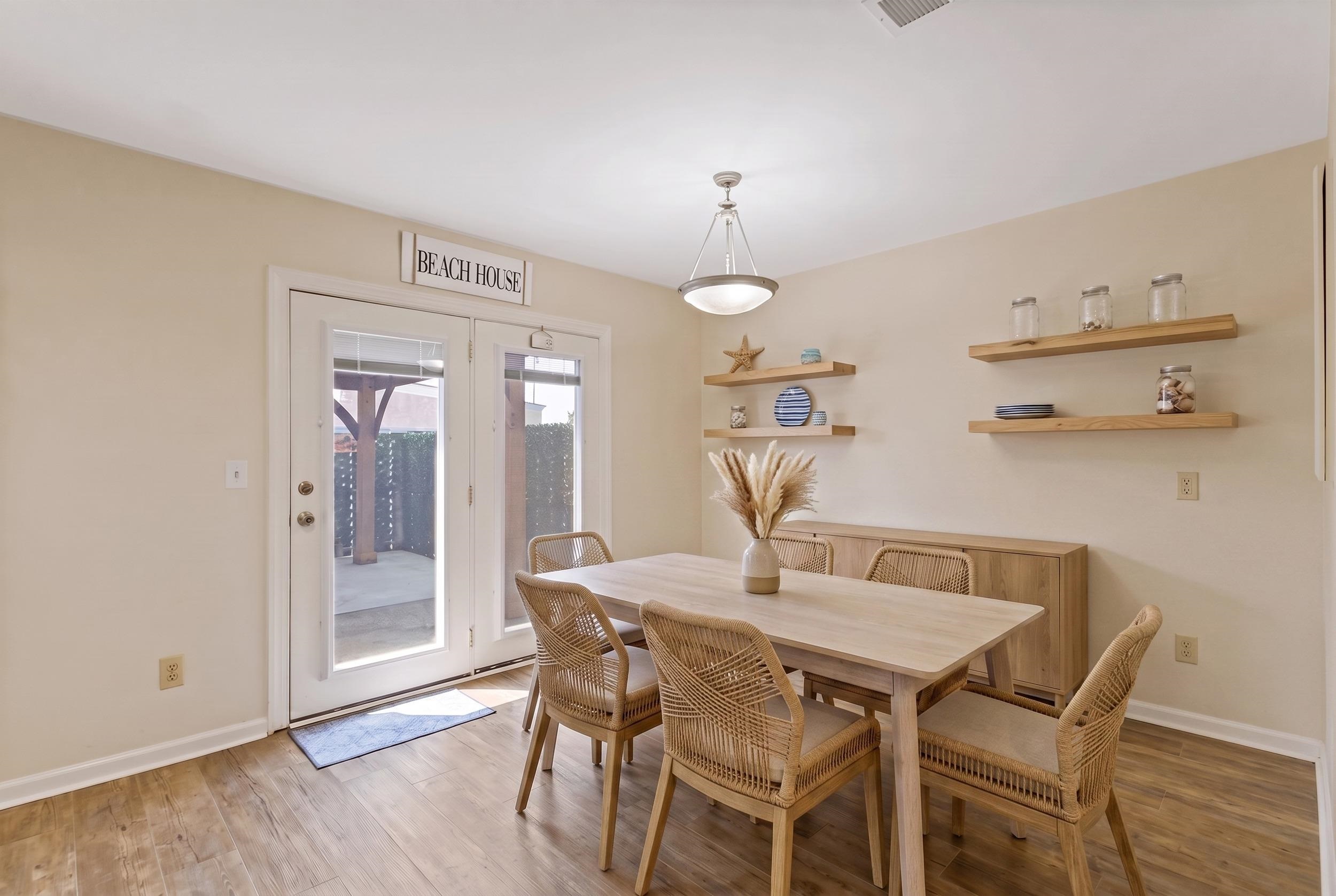 100 Ye Olde Kings Hwy. Unit: F