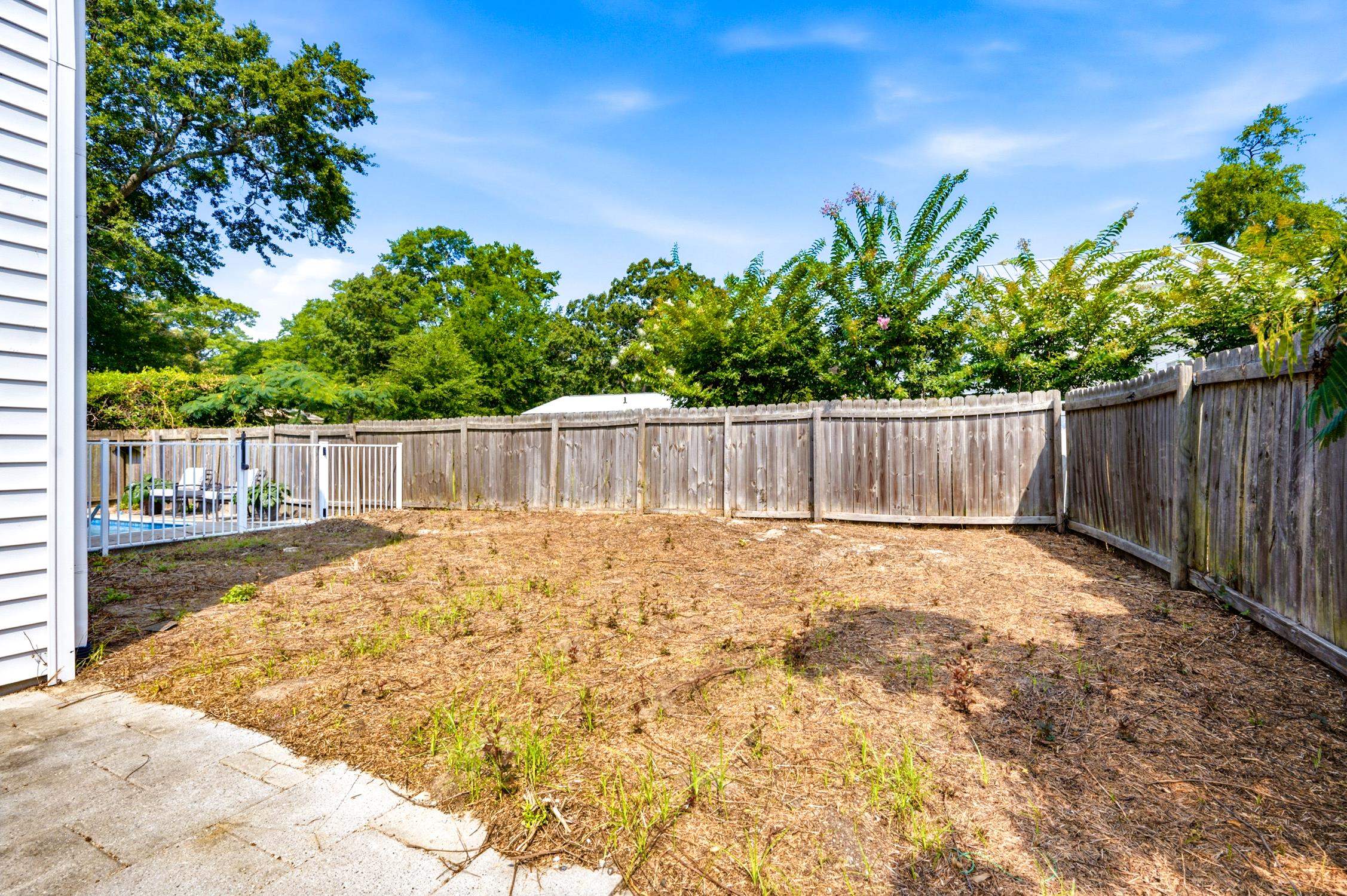 1022 S Hollywood Dr.