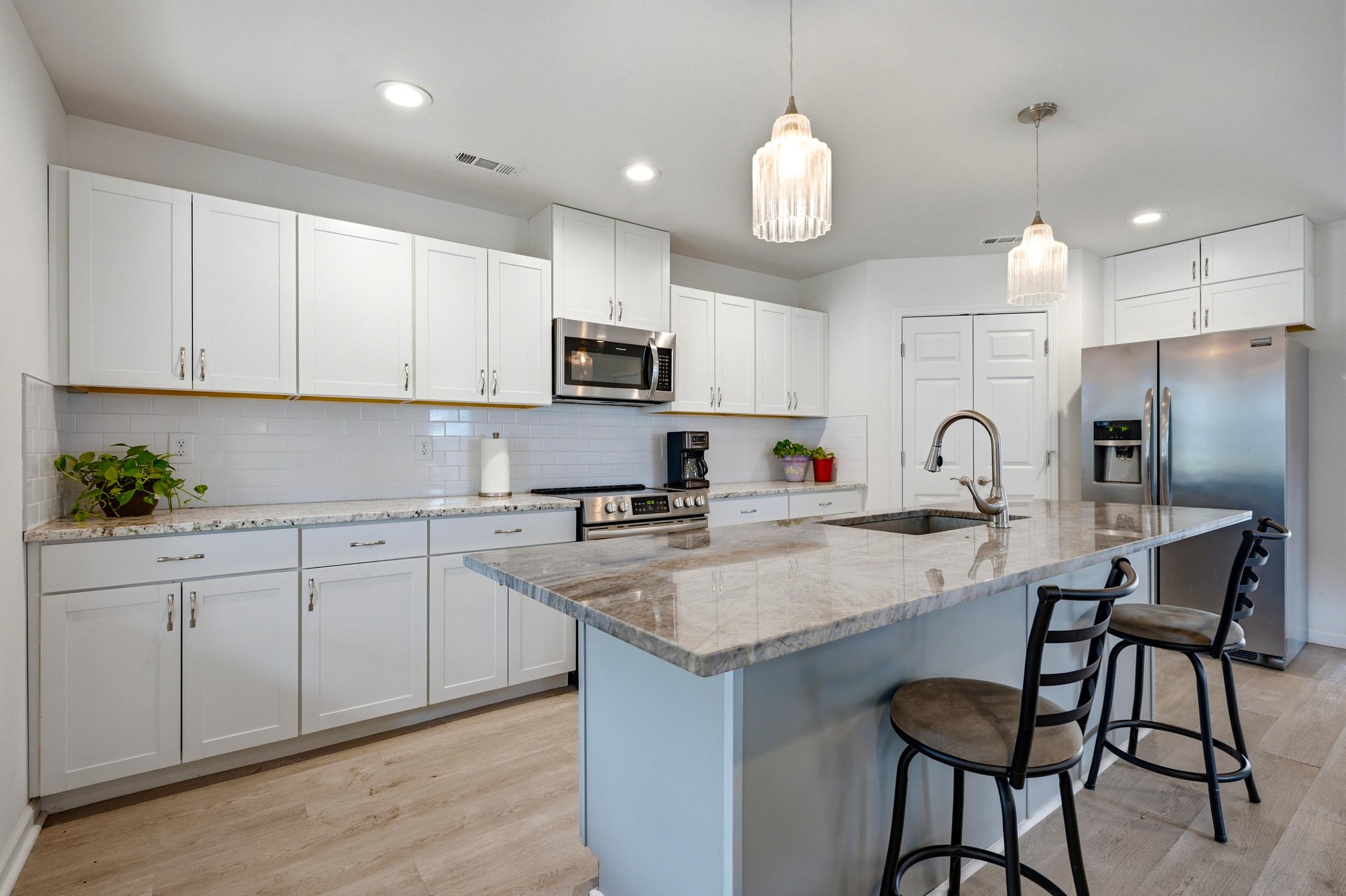 1022 S Hollywood Dr.