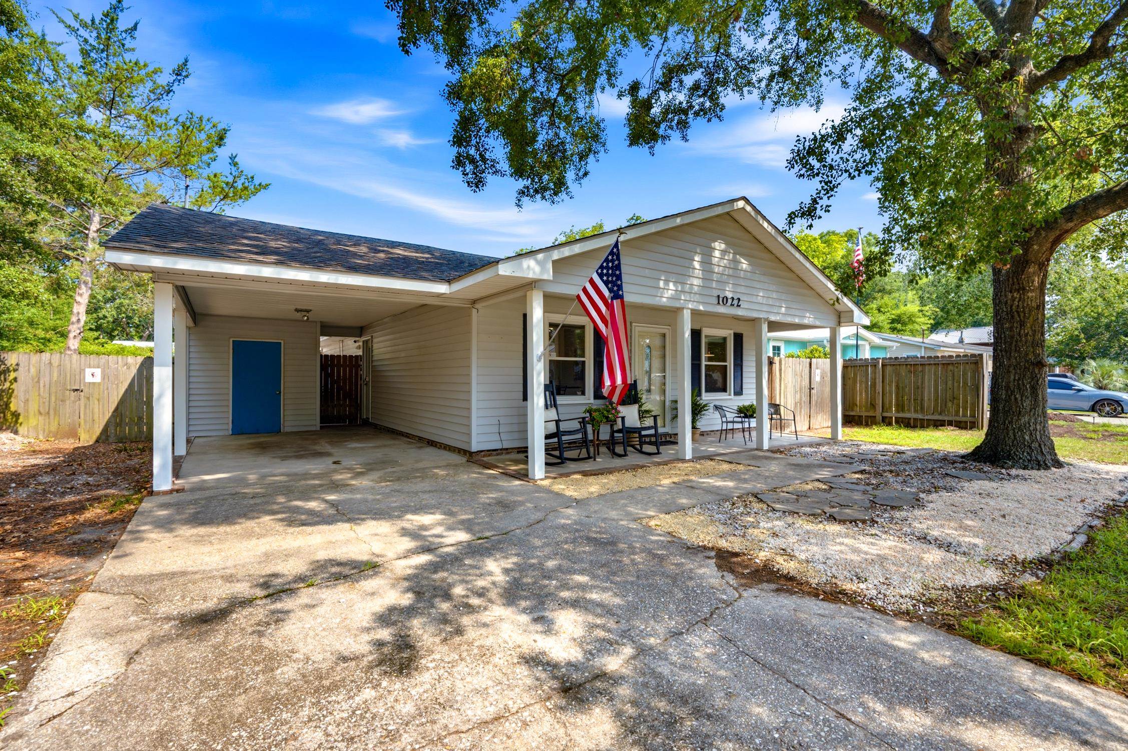 1022 S Hollywood Dr.