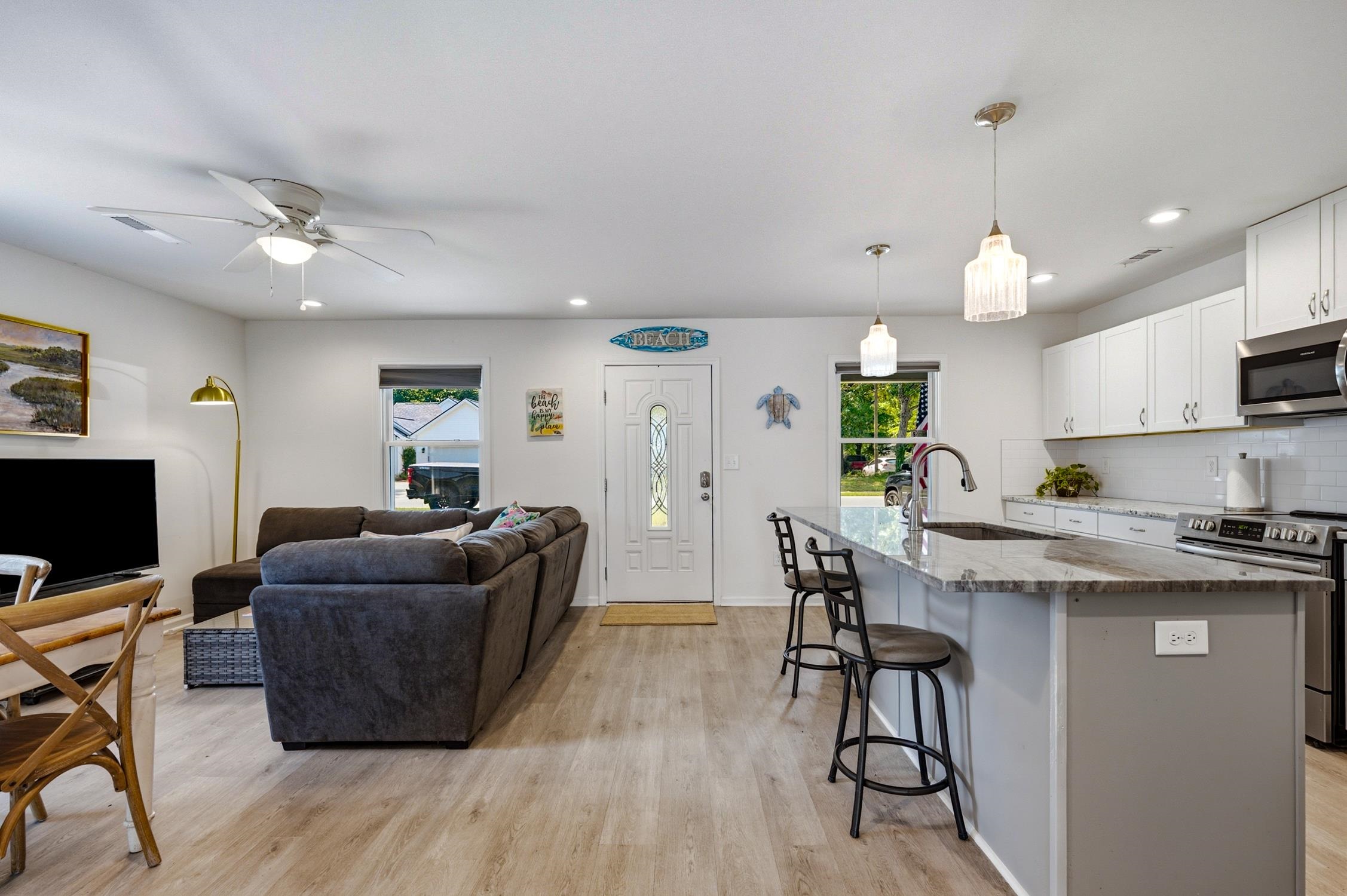 1022 S Hollywood Dr.