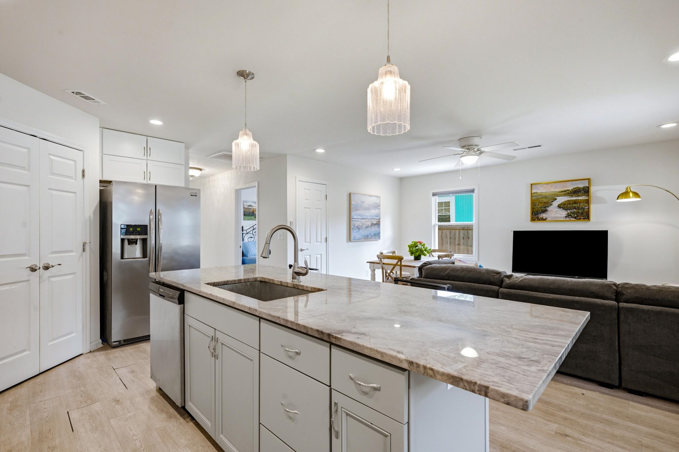 1022 S Hollywood Dr.
