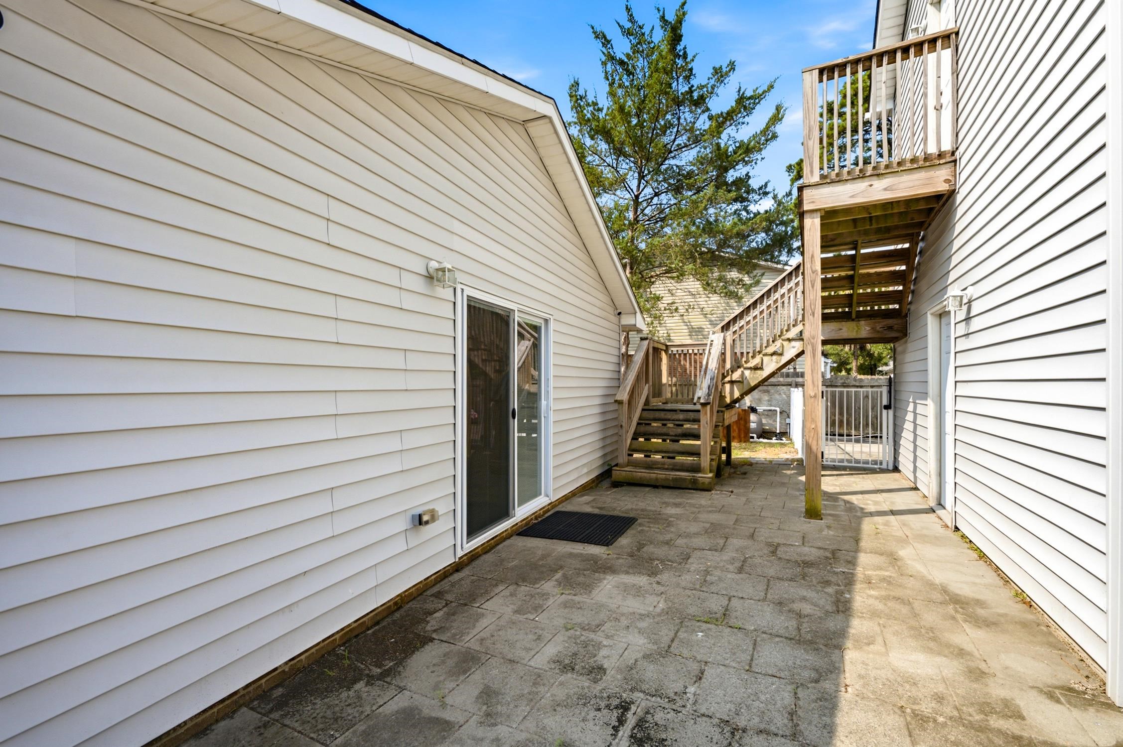 1022 S Hollywood Dr.