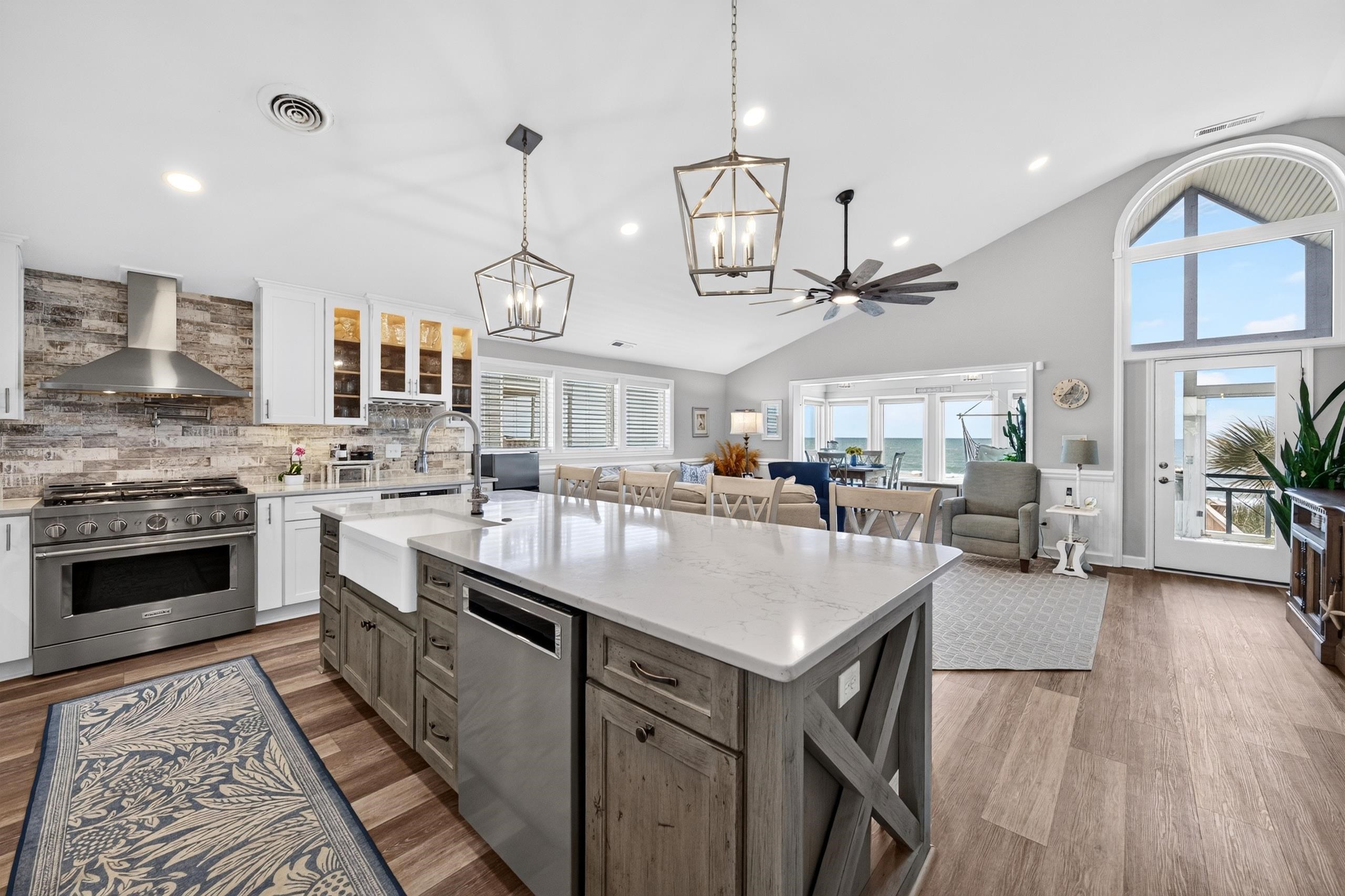 855 S Waccamaw Dr.