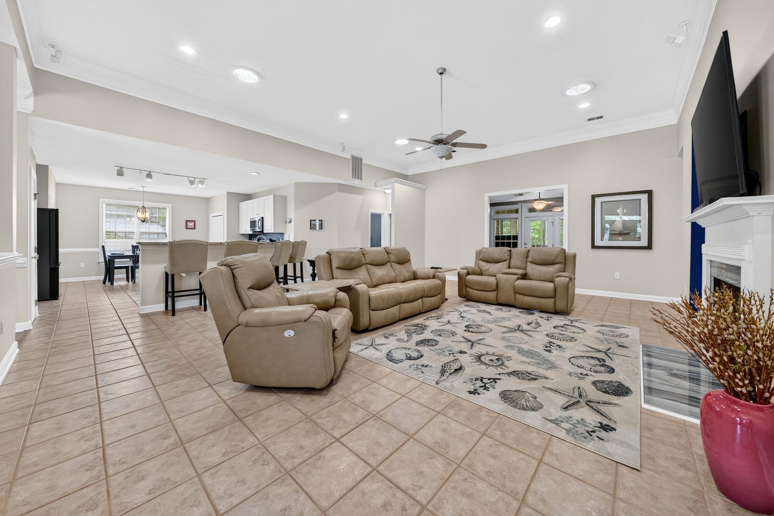 48 Alexander Glennie Dr.