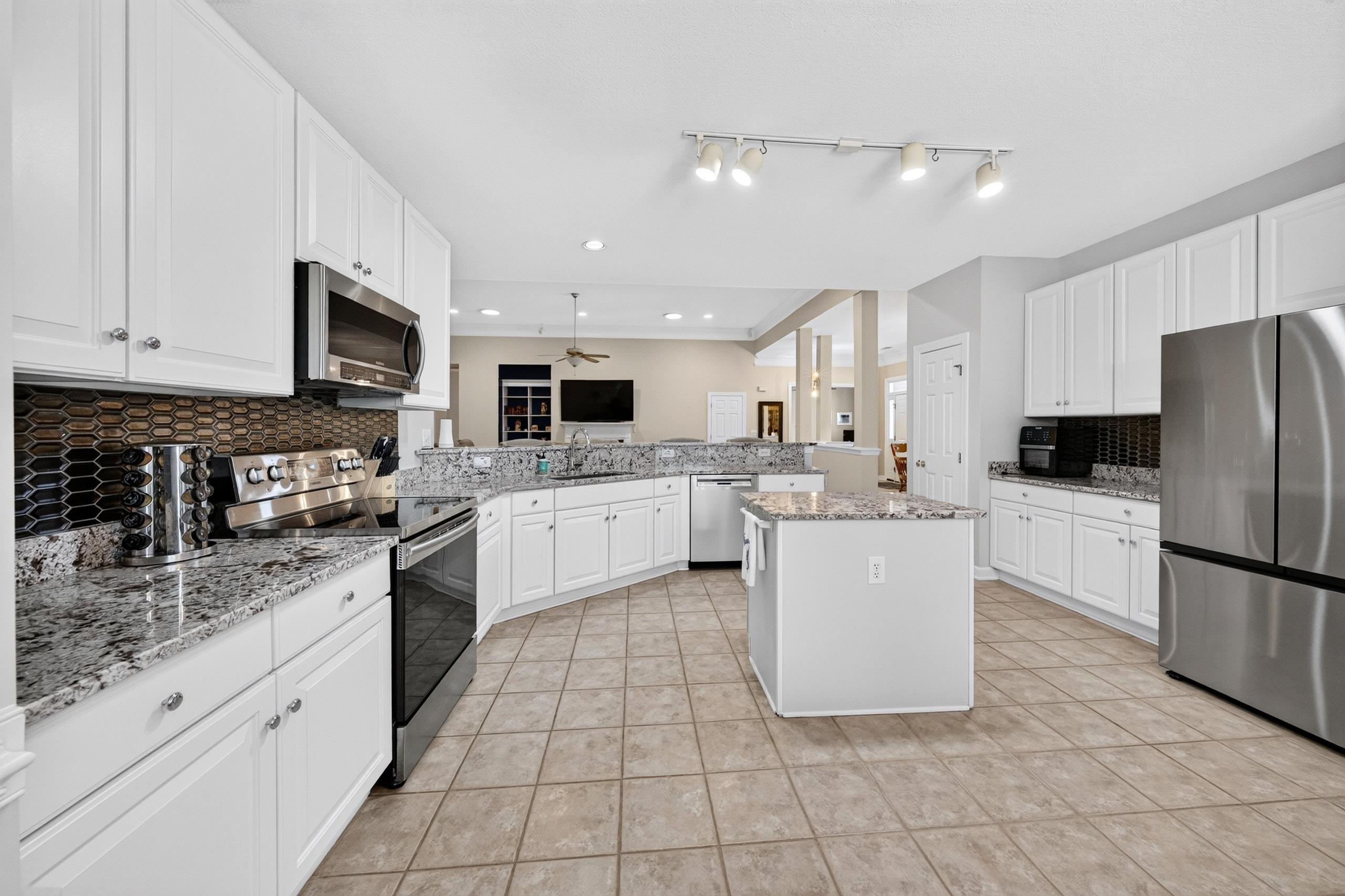 48 Alexander Glennie Dr.