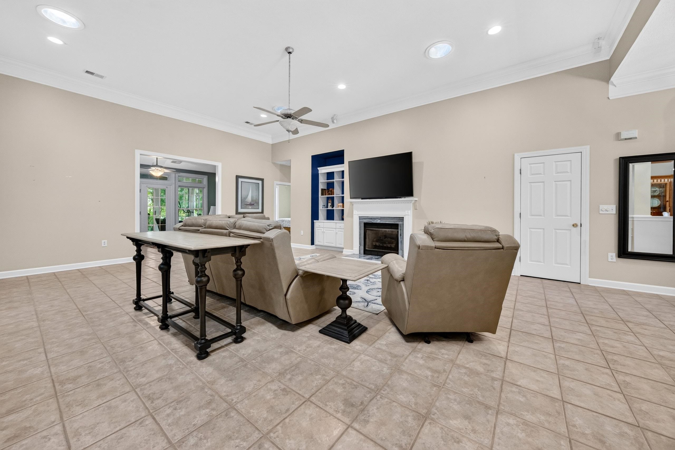 48 Alexander Glennie Dr.