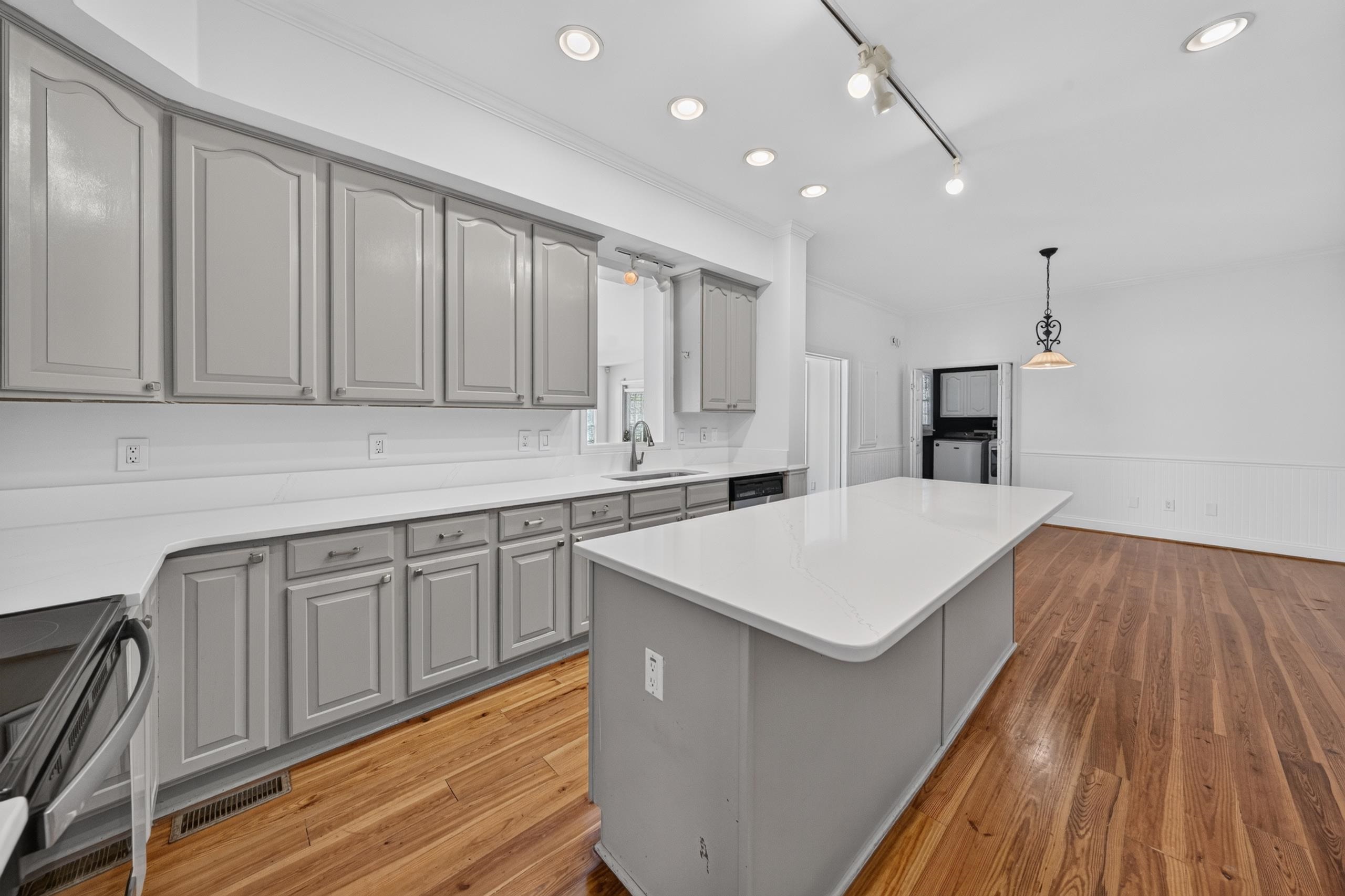 1647 Old Town Ave.