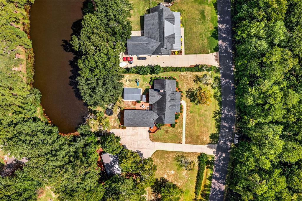 387 Robin Dr.