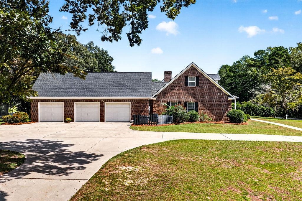 387 Robin Dr.